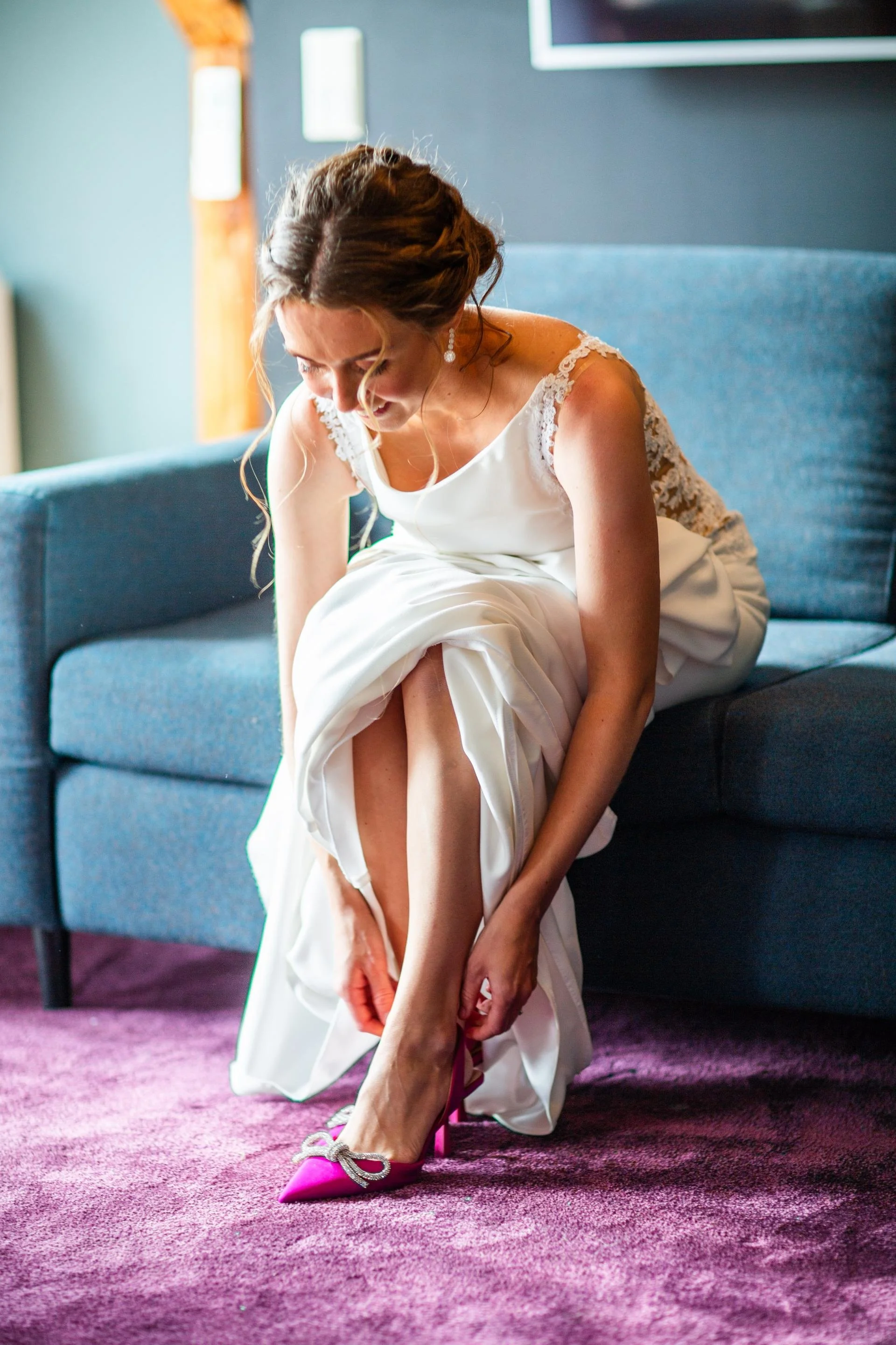 Bruden forbereder seg til bryllupsdagen på Hotell Bondeheimen i Oslo