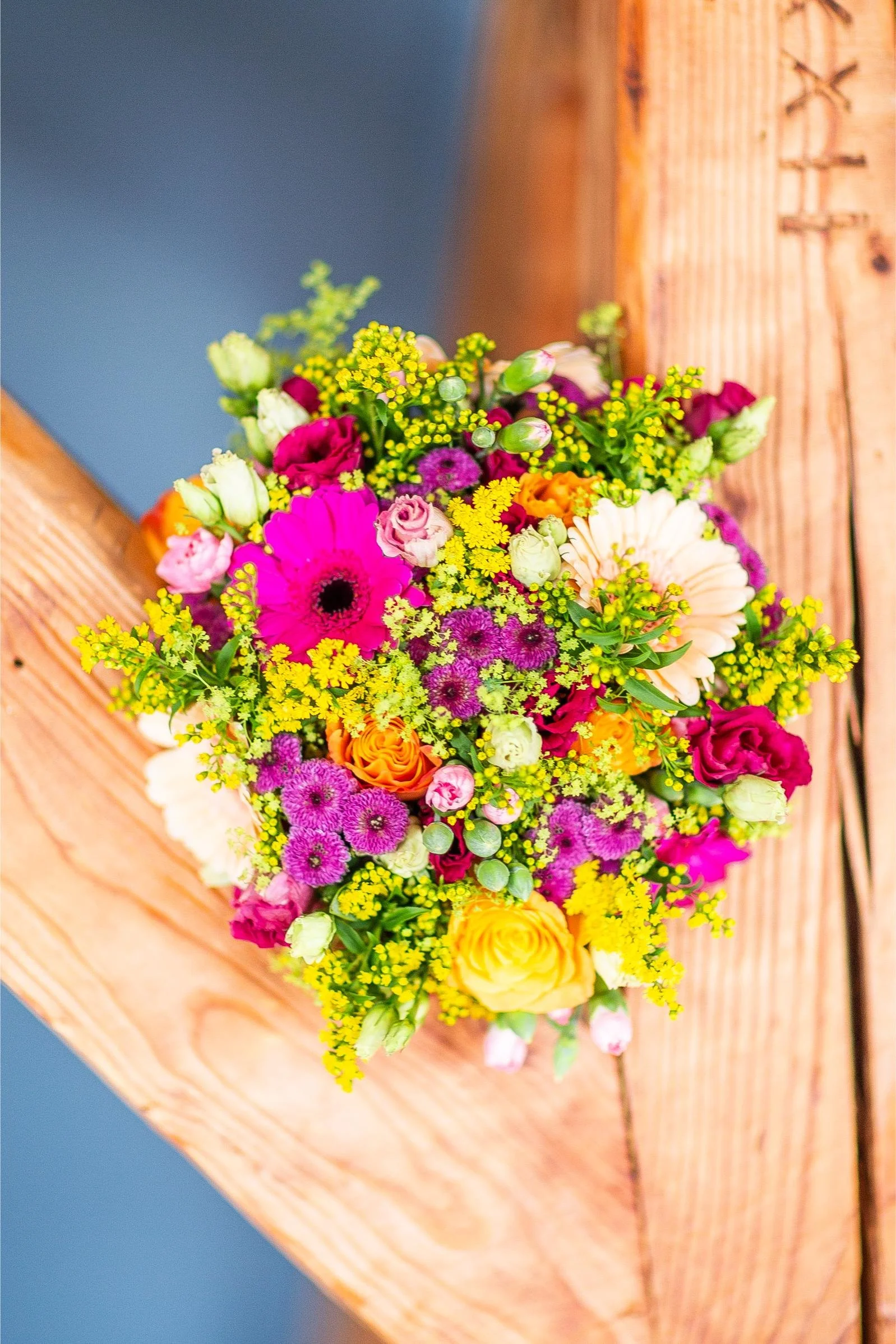 Brudebuketten på veggen: Bruden forbereder seg til bryllupsdagen på Hotell Bondeheimen i Oslo