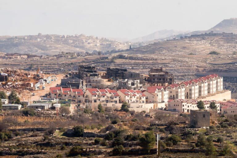 Annexatie, Corona en Sumud