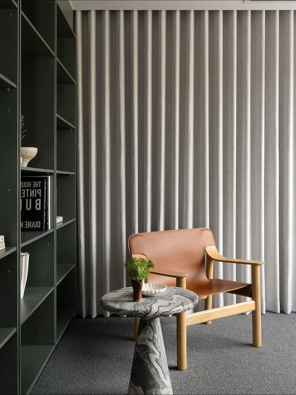This custom shelving within this Deakin home brings depth and warmth to the room, highlighting our signature focus on craftsmanship, balance and timeless design.
Building by @blacketthomes
Design by @kiln.design
Photography by @kaseyfunnellphotograp