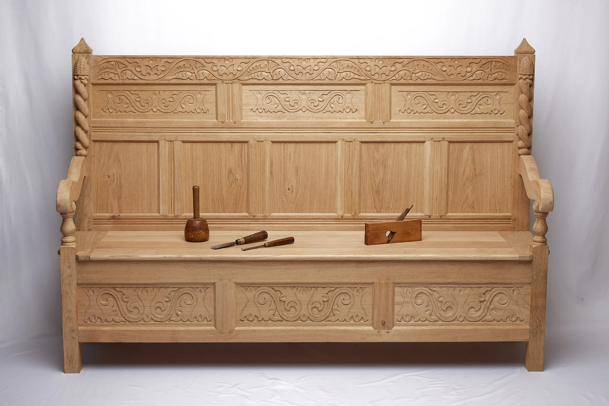 Woodcarving Bench 1.7.202424850.jpg