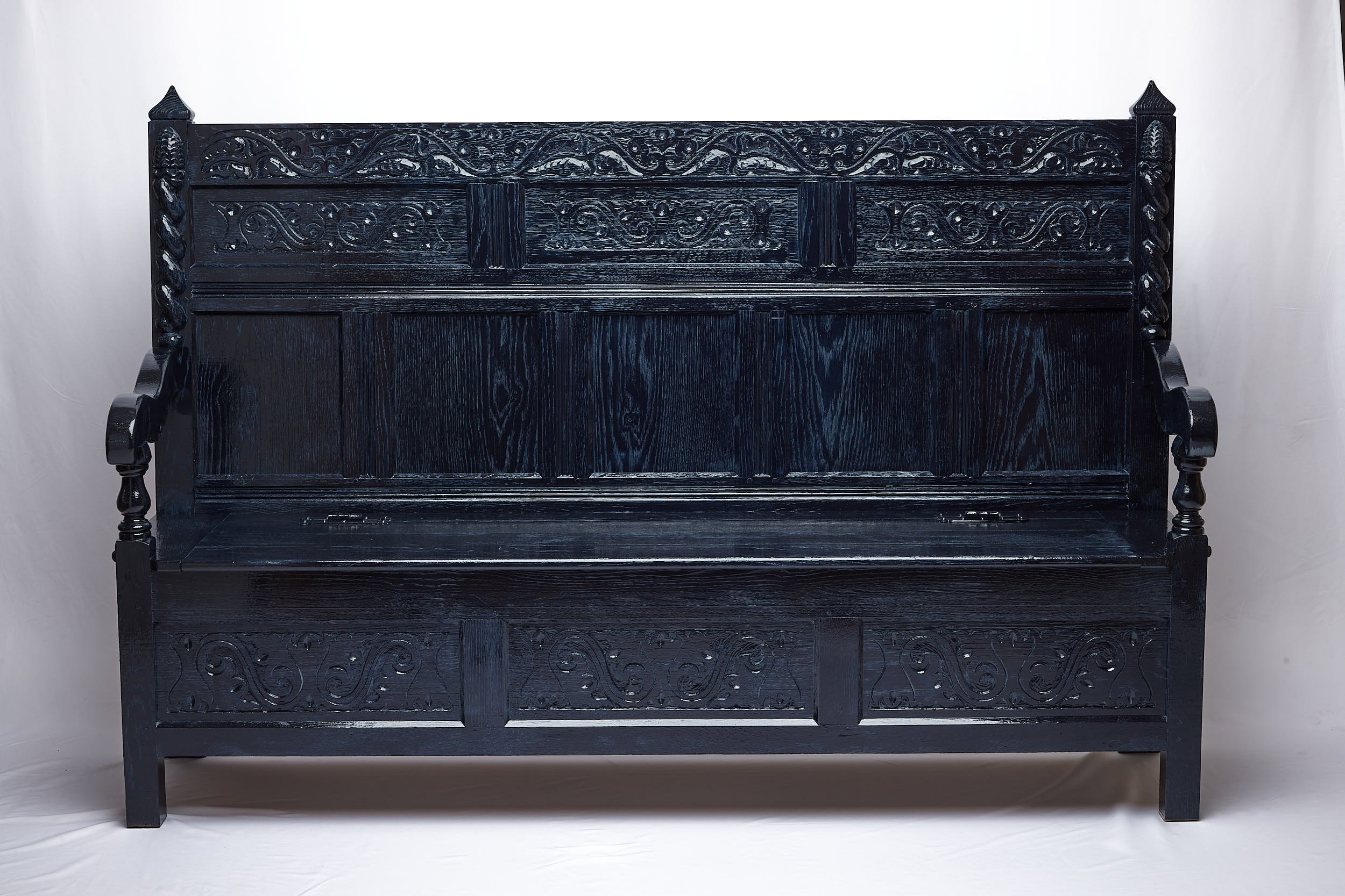 Woodcarving Bench 1.7.202424968.jpg