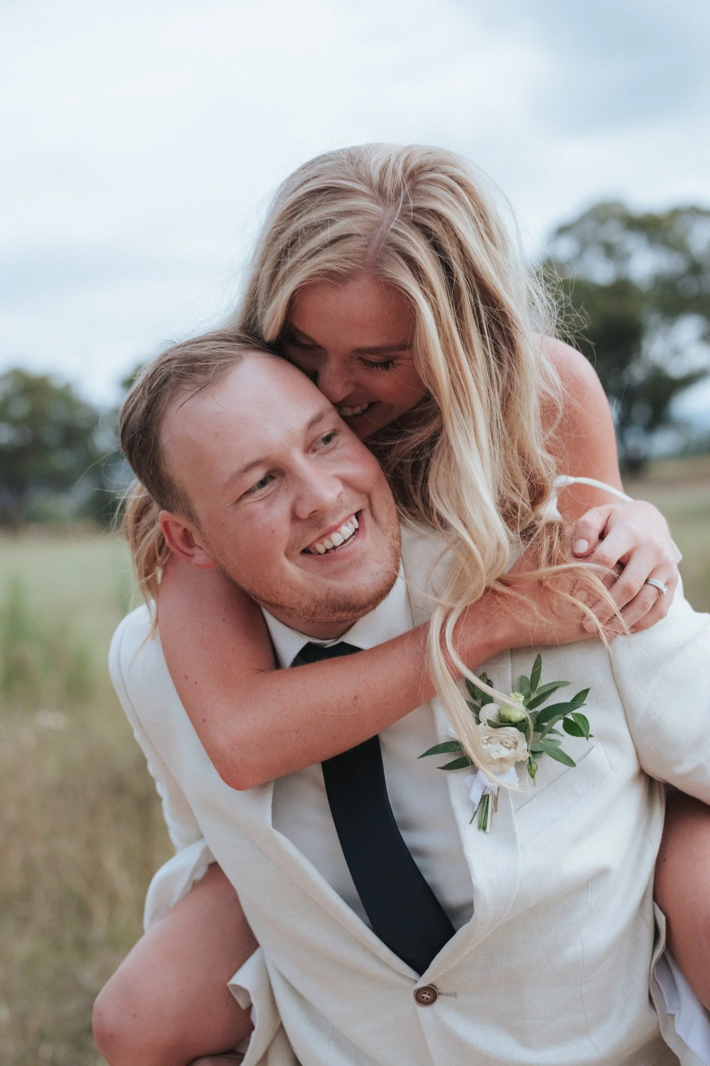 If your dress allows you to mount your partner then we should absolutely giggle our way back to the venue 😏