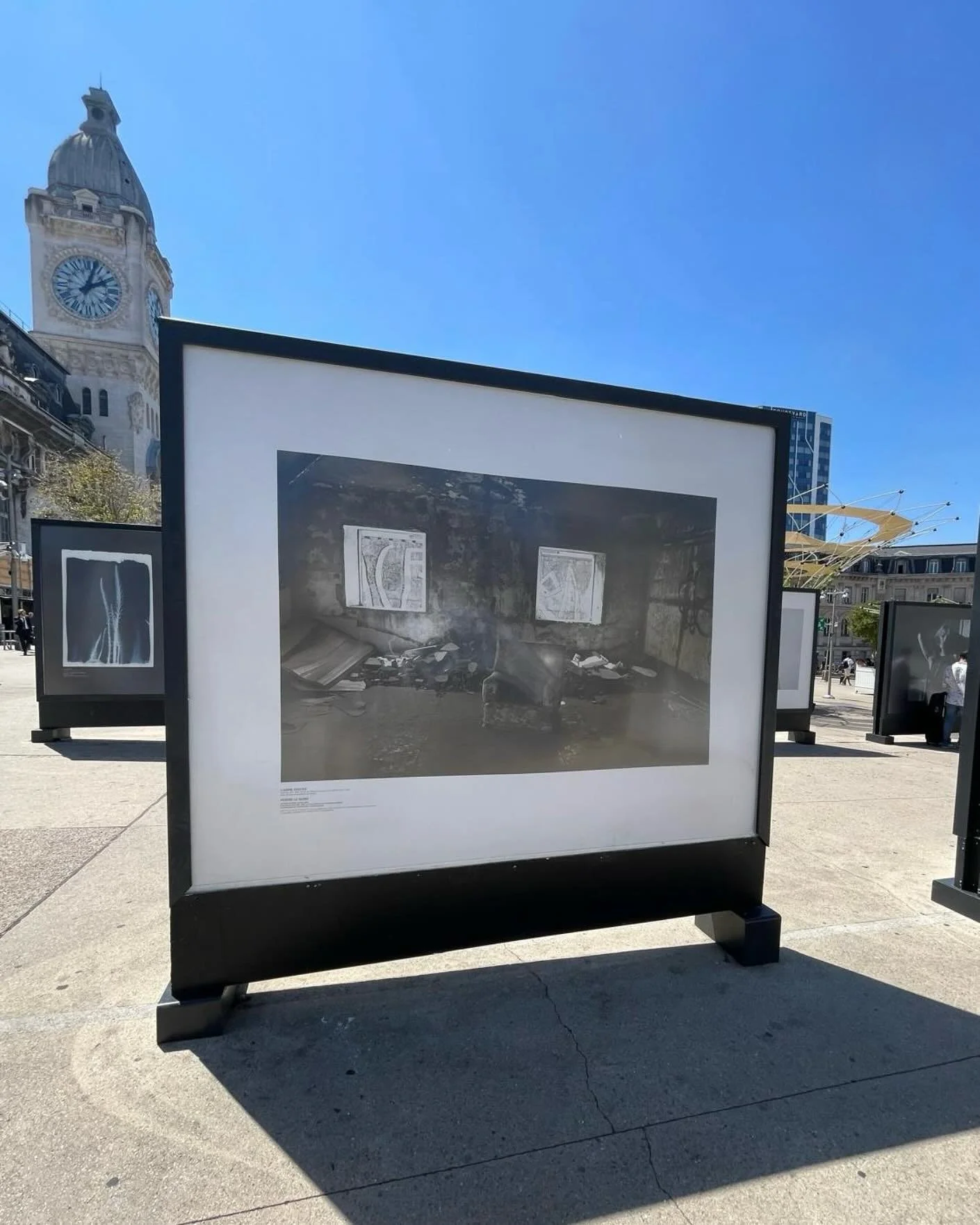 ✨ La photographie de Carine Kreck&eacute;, s&eacute;lectionn&eacute;e par les Rencontres d&rsquo;Arles (@rencontresarles) et SNCF Gares &amp; Connexions (@gares_connexions) est encore visible &agrave; la Gare de Lyon &agrave; Paris&hellip; &agrave; n