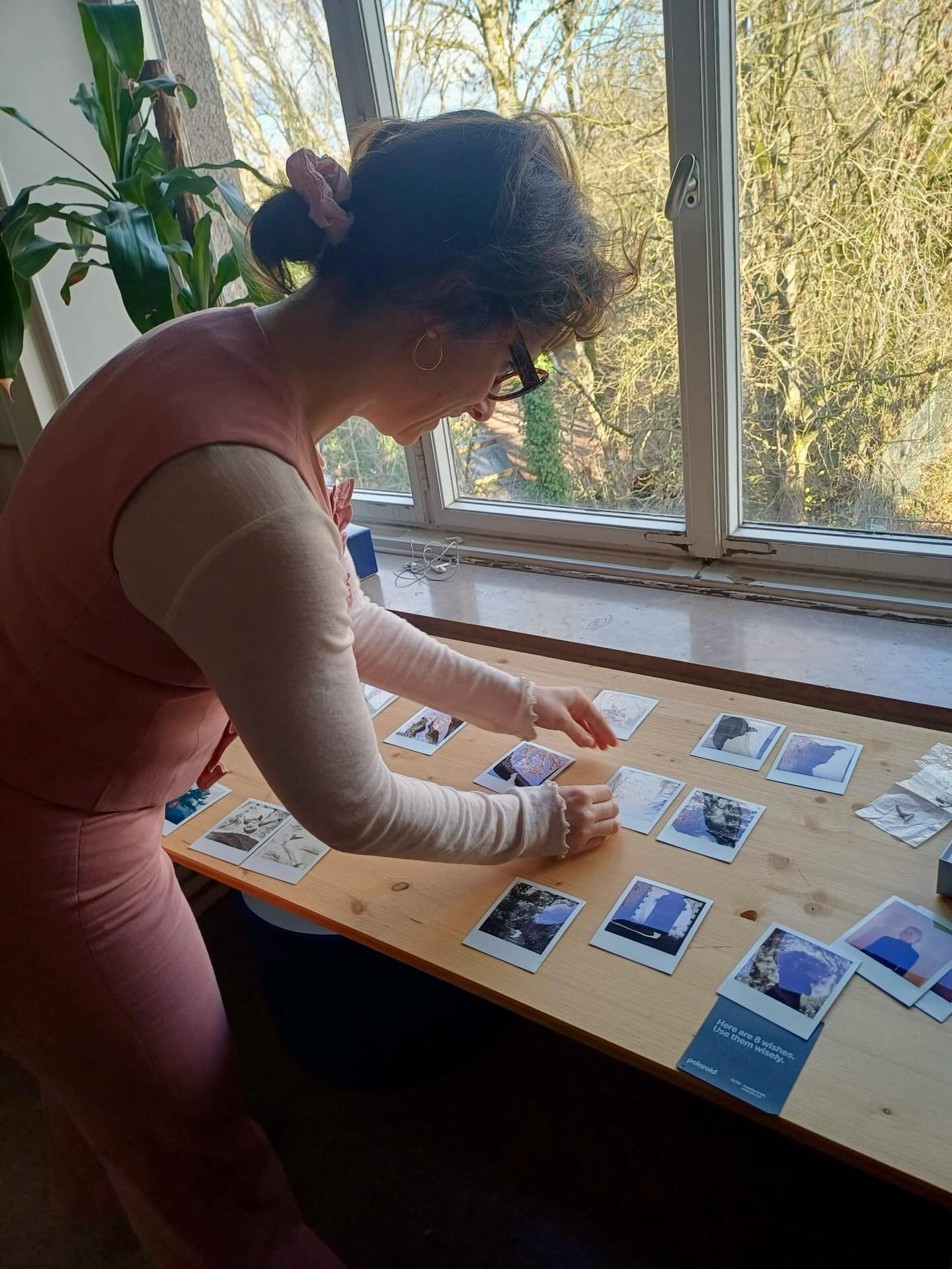 ✨Une visite inspirante dans l&rsquo;atelier de Marie Capesius, laur&eacute;ate du Luxembourg Photography Award Mentorship 2025.  
Apr&egrave;s son mentorat &agrave; l&rsquo;@ensp.arles et sa r&eacute;sidence &agrave; @lamadeleinearles, cet &eacute;ch