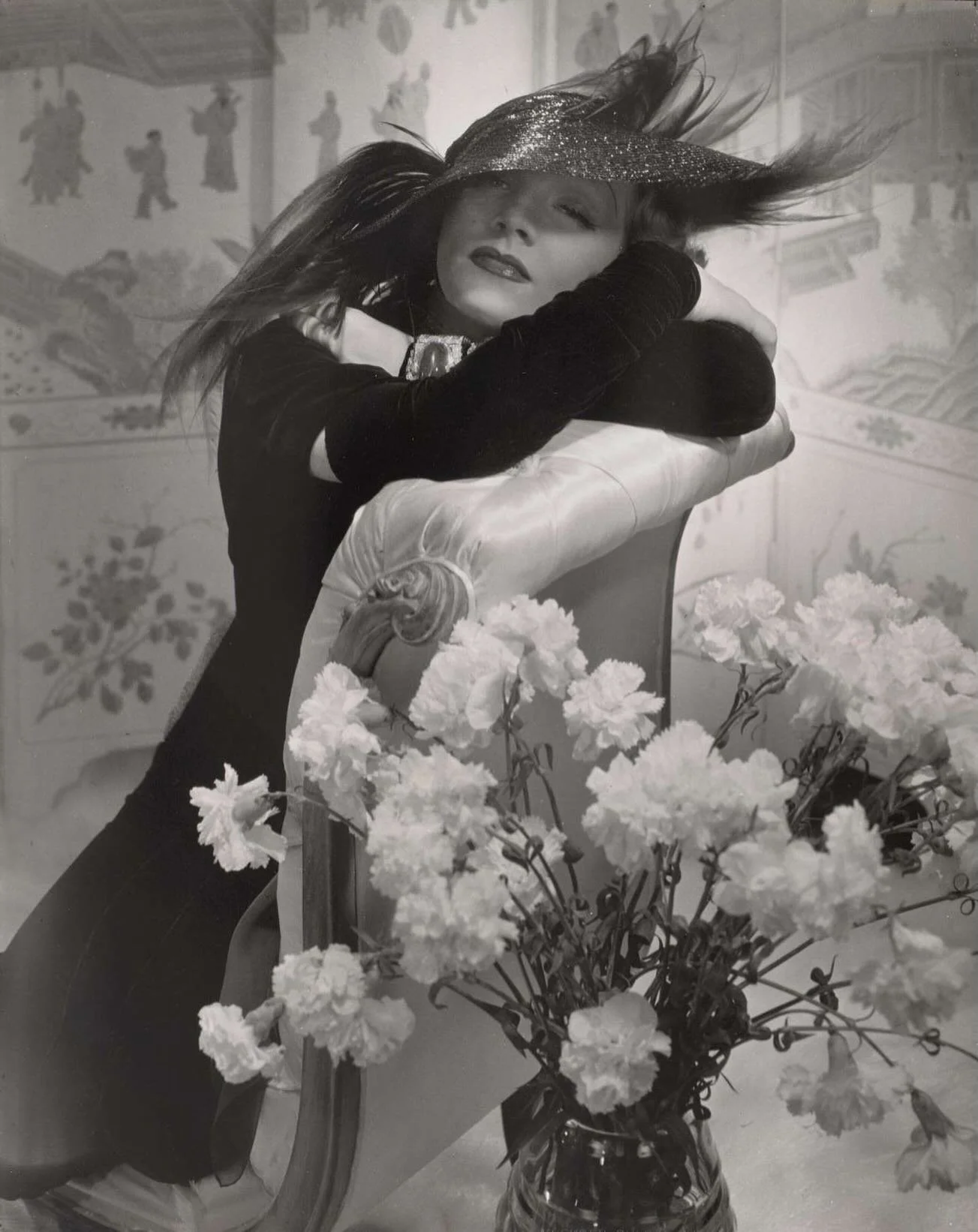 Marlene Dietrich photographi&eacute;e par Edward Steichen, 1932.

Photographe en chef de Vogue et Vanity Fair de 1923 &agrave; 1937, Steichen r&eacute;alise des milliers de portraits de c&eacute;l&eacute;brit&eacute;s, dont beaucoup acqui&egrave;ren