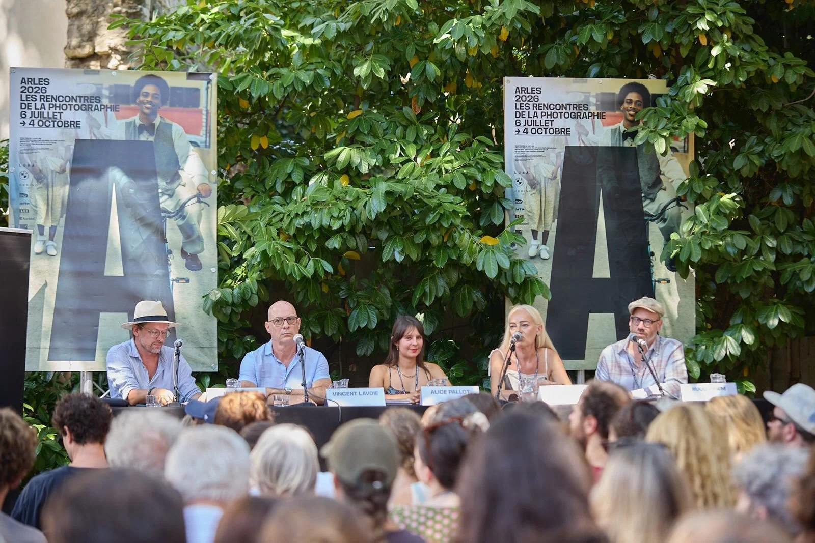 Table ronde &laquo; Le vivant, l&rsquo;image et ses m&eacute;tamorphoses &raquo;, organis&eacute;e par les Rencontres d&rsquo;Arles (@rencontresarles) et The Eyes (@theeyespublishing). 

Sous la mod&eacute;ration de Vincent Marcilhacy, cette discussi