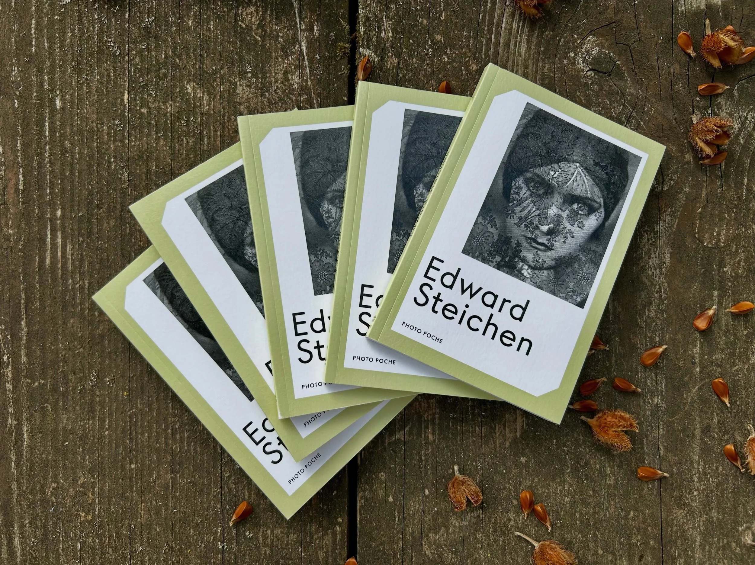 Les &oelig;uvres magnifiques d&rsquo;Edward Steichen &agrave; glisser dans votre poche 📸

D&eacute;couvrez le tout nouveau titre de la mythique collection Photo Poche (@actessud) d&eacute;di&eacute; &agrave; Edward Steichen (@edwardsteichenestate) !