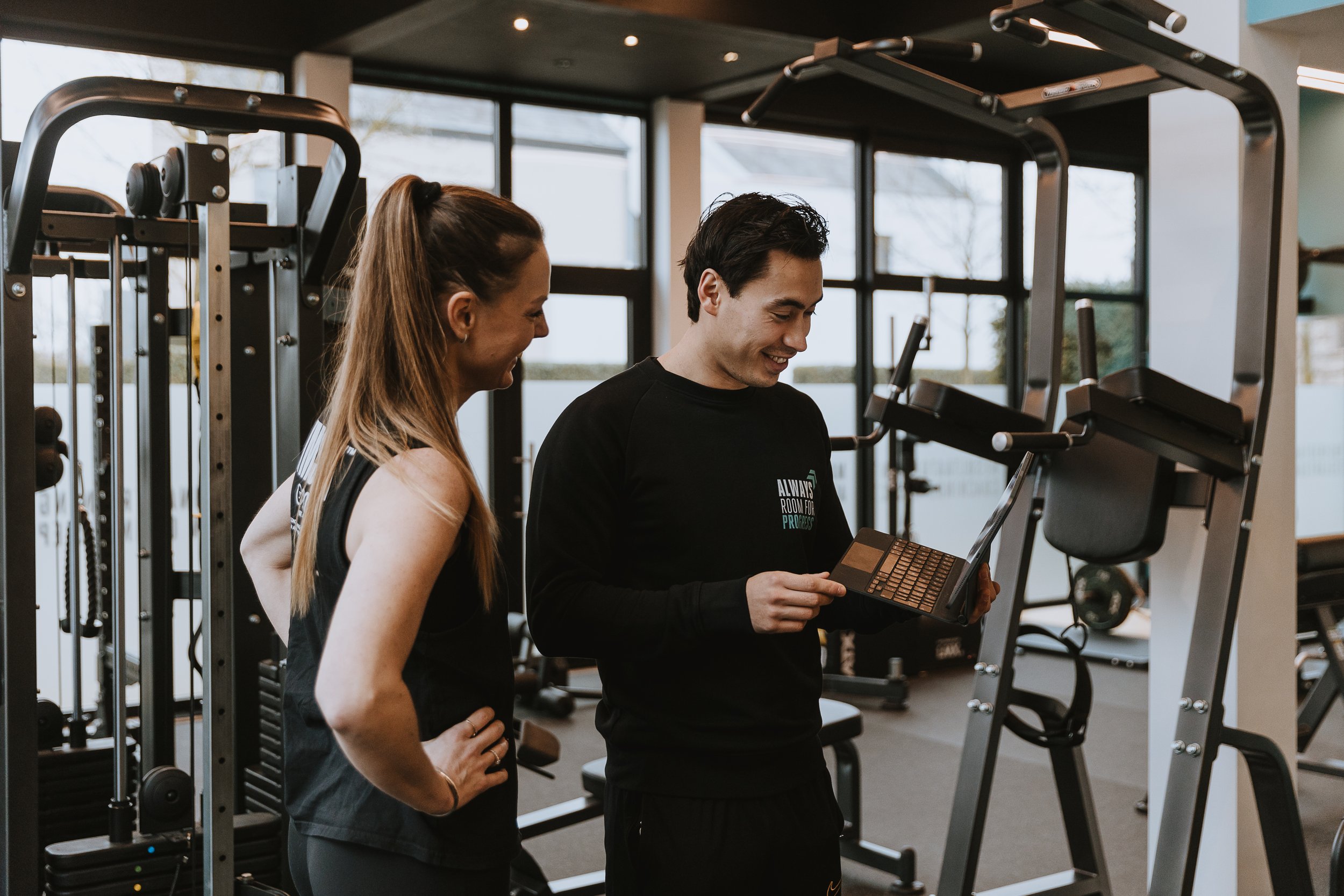 Personal trainer Glenn geeft feedback op voedingsbegeleiding