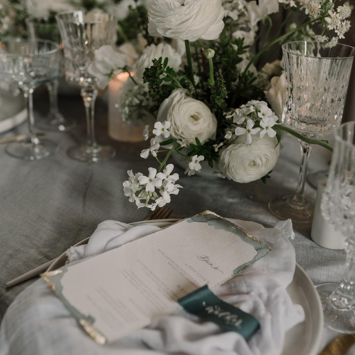 T A B L E S C A P E // 🤍 

It&rsquo;s all about the detail. 

Concept and stylist -&nbsp;@storiesof_events 
Photographer - @laurawadephotography 
Videographer -&nbsp;@blanketdigital 
Florist -&nbsp;@theroseshed 
Venue&nbsp;@themountwithout_events 
A