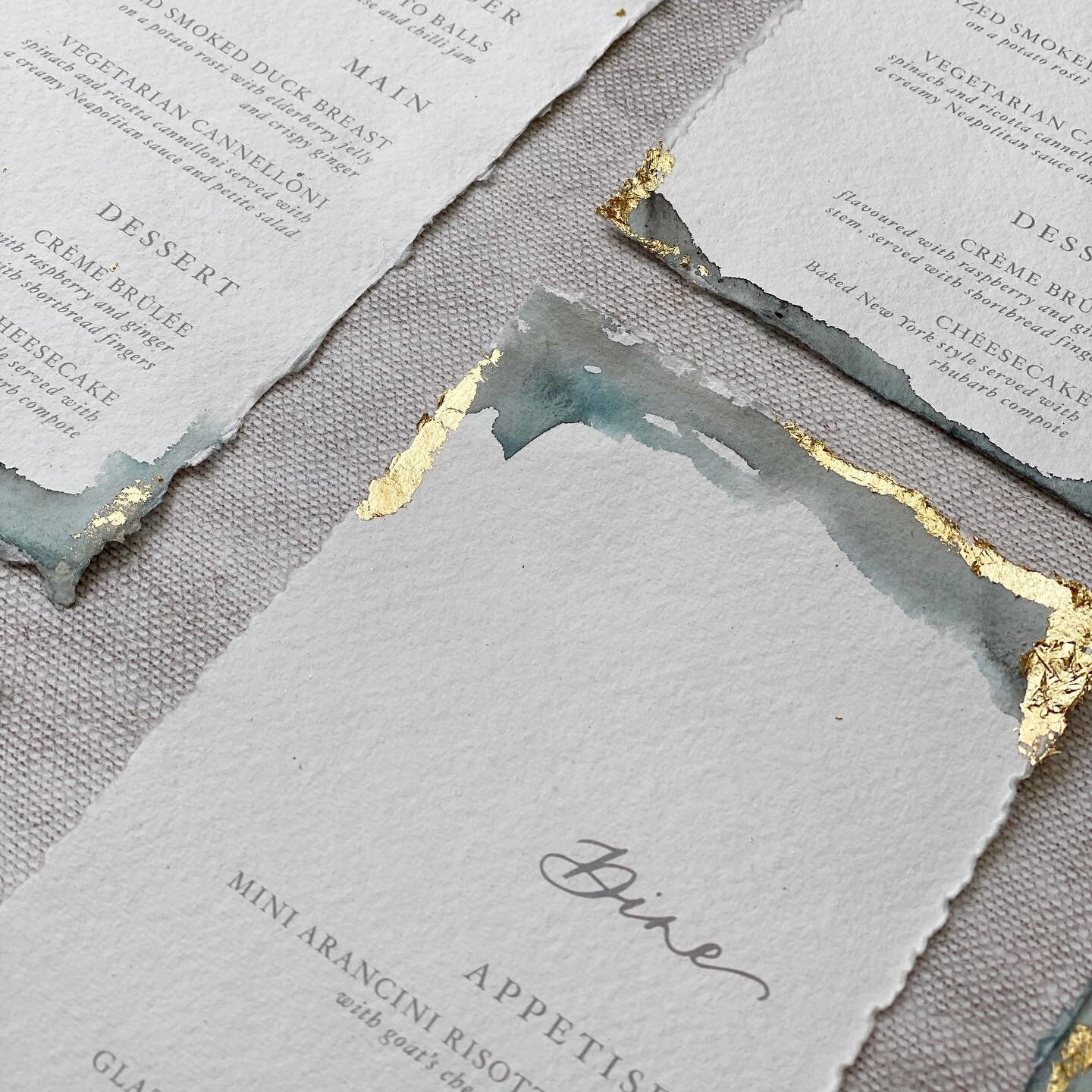H A N D  F I N I S H // ✨

Whether watercolour washes and gold foiled edges, stamping wax seals or punching eyelets and tying ribbons and tassels, only a stationer will know how many countless hours go into adding those perfect finishing touches to e