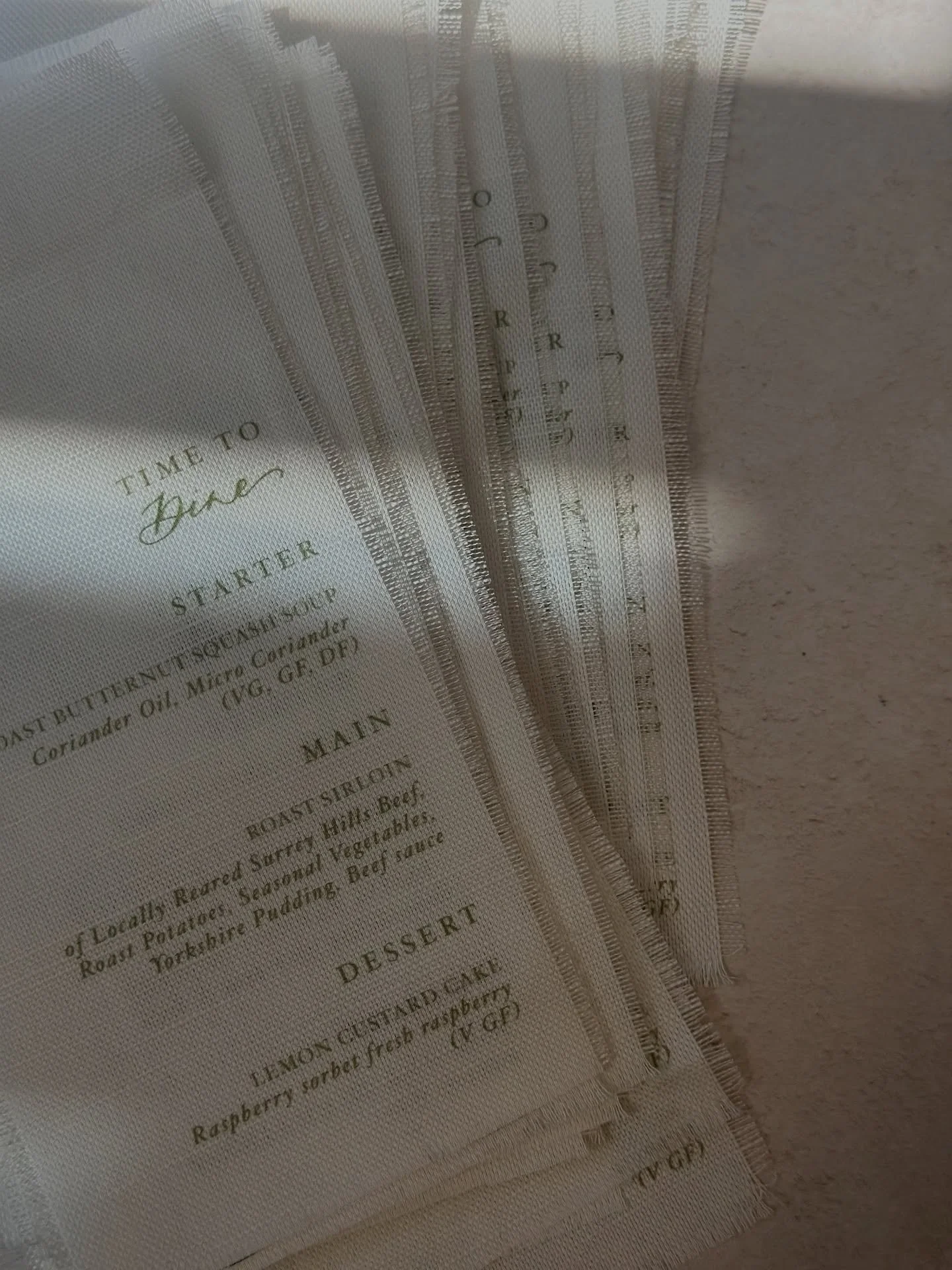 L I N E N // 💚

When linen is destined to be more than a table cover &hellip; 

#fabricmenu  #linenweddingmenu #fabricweddingstationery #weddingstationerydesign #luxeweddingstationery #weddingdetails #onthedaystationery #guestmenu #weddinginspiratio