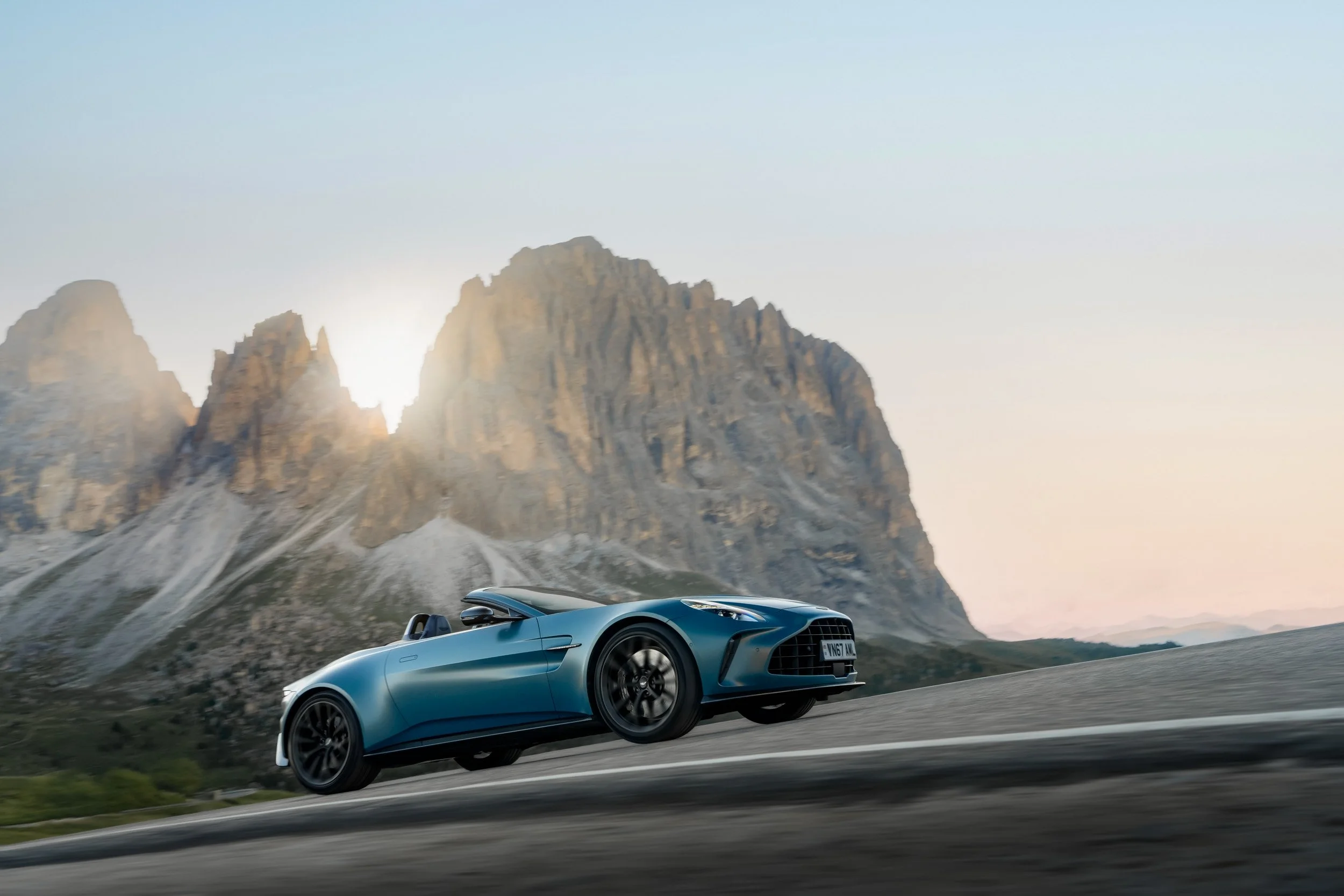 AstonMartin_VantageRoadster_Dolomites_July25_ByTomKahler_Lowres_V2-3.jpg