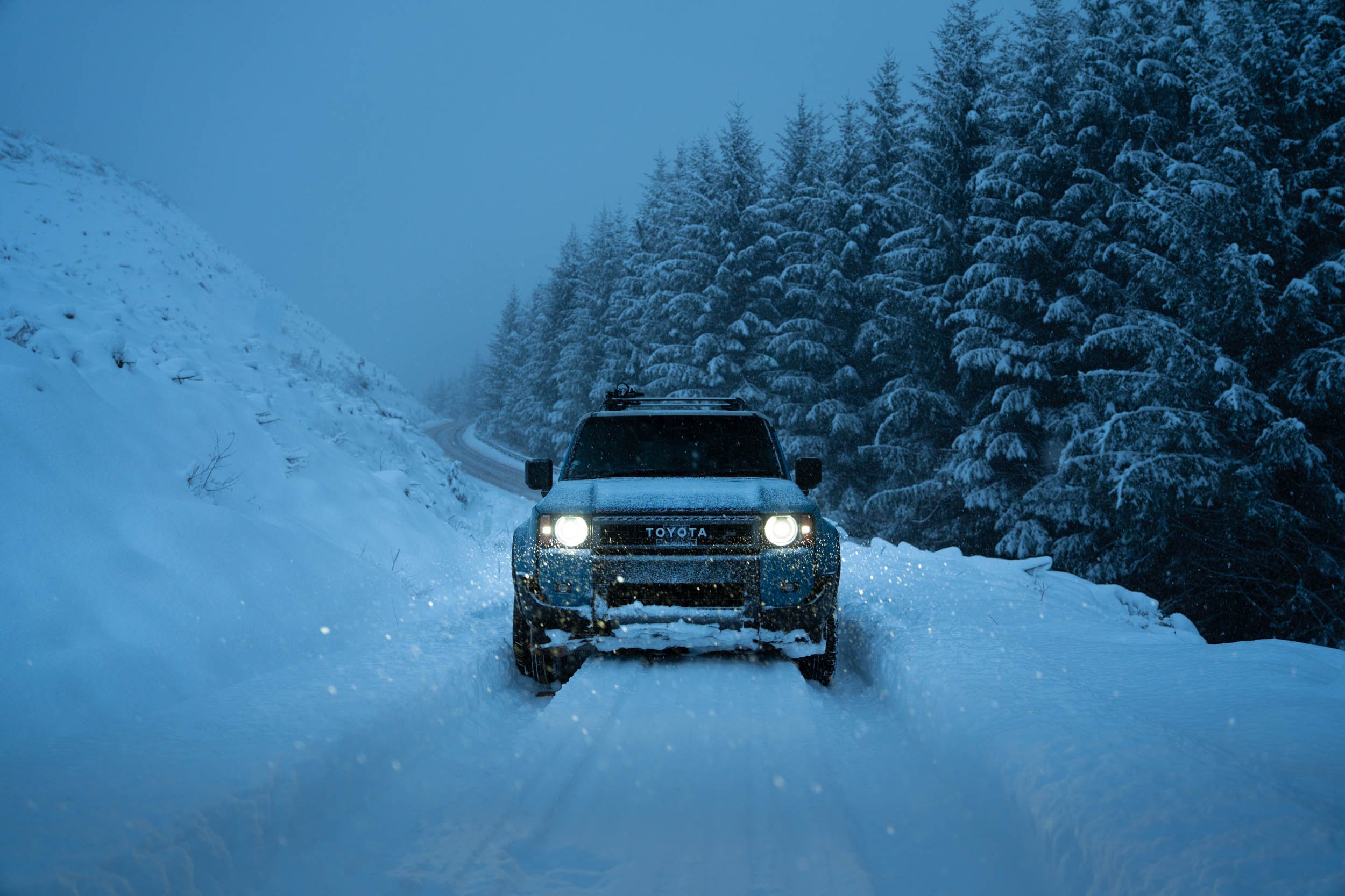 LandCruiser_Snow_Jan26_ByTomKahler_Lowres--23.jpg