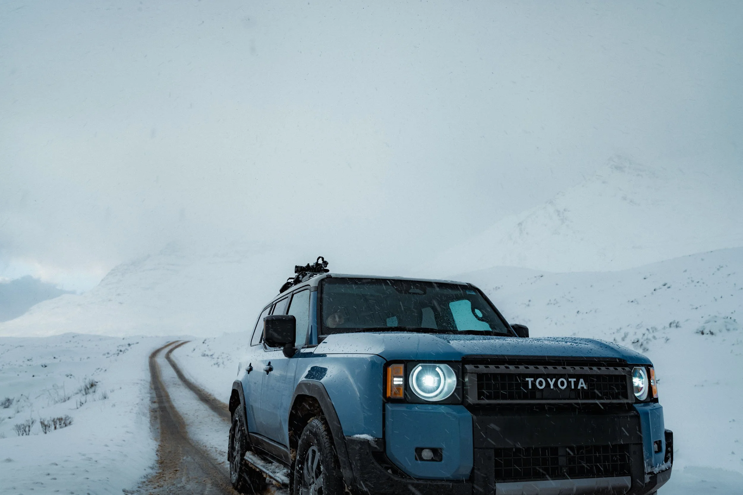 LandCruiser_Snow_Jan26_ByTomKahler_Lowres--16.jpg
