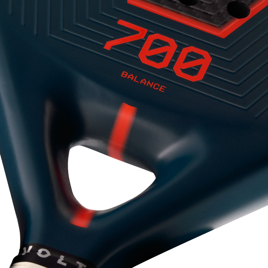 Heart detail of the Volt 700 V5 padel racket, showcasing its new heart design with textured finish, 500 letters and balance detail.