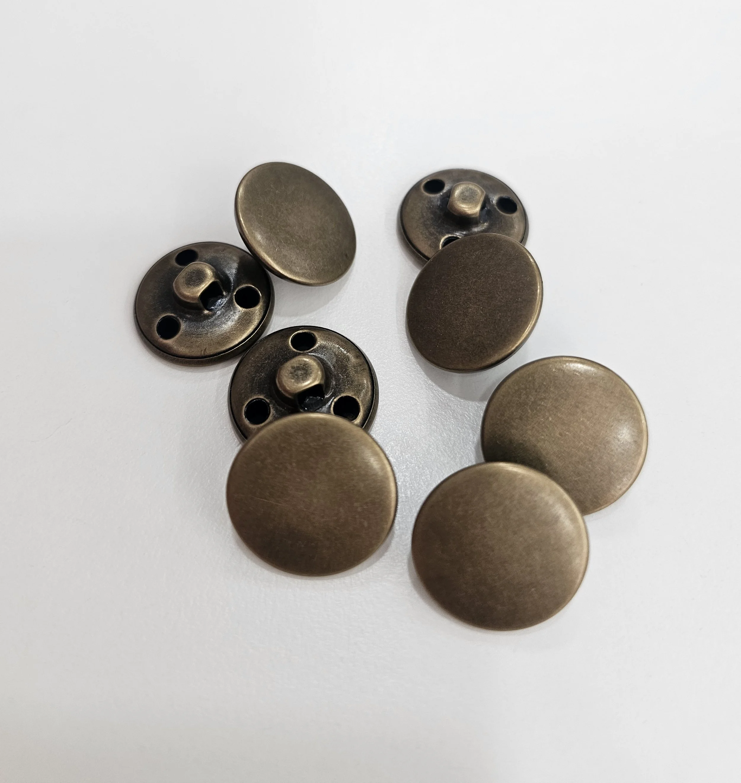 Brass metal antique buttons 20mm, light in weight