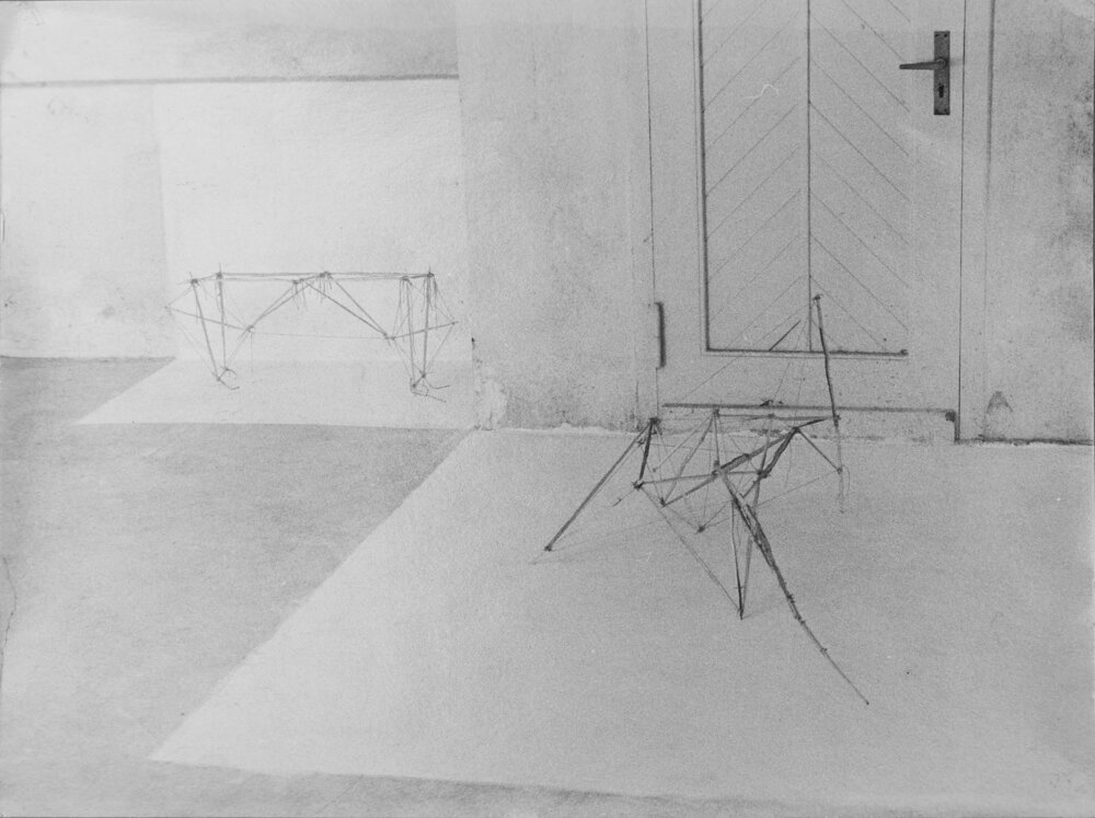 Ausstellungsansicht, we cook architecture, Ausstellungsprojekt organisiert und kuratiert von Martin Kaltwasser und Martin Pässler,  Stillgelegte Großküche unter dem Pfefferberg, 1995