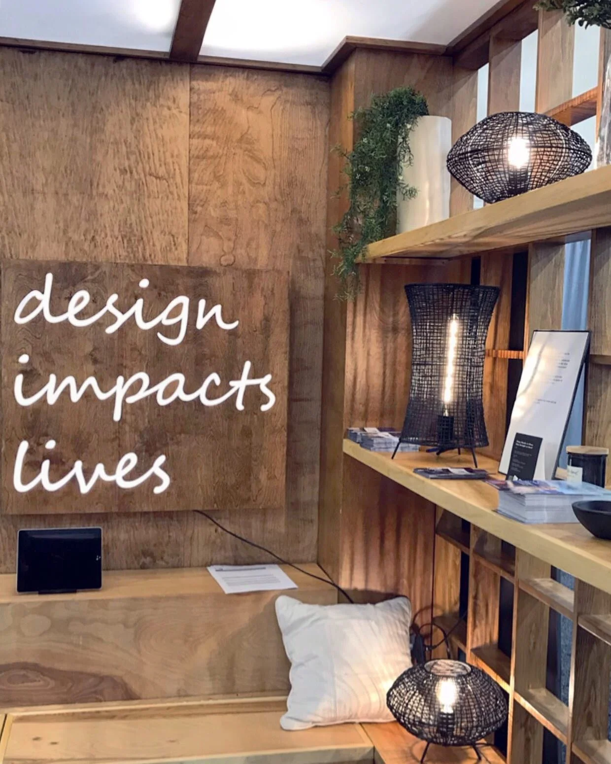 It definitely does. Good Design is pleasing to the eyes but it can also impact how you feel. .
.
Sights we caught at the Hospitality Design Expo last week in Vegas.