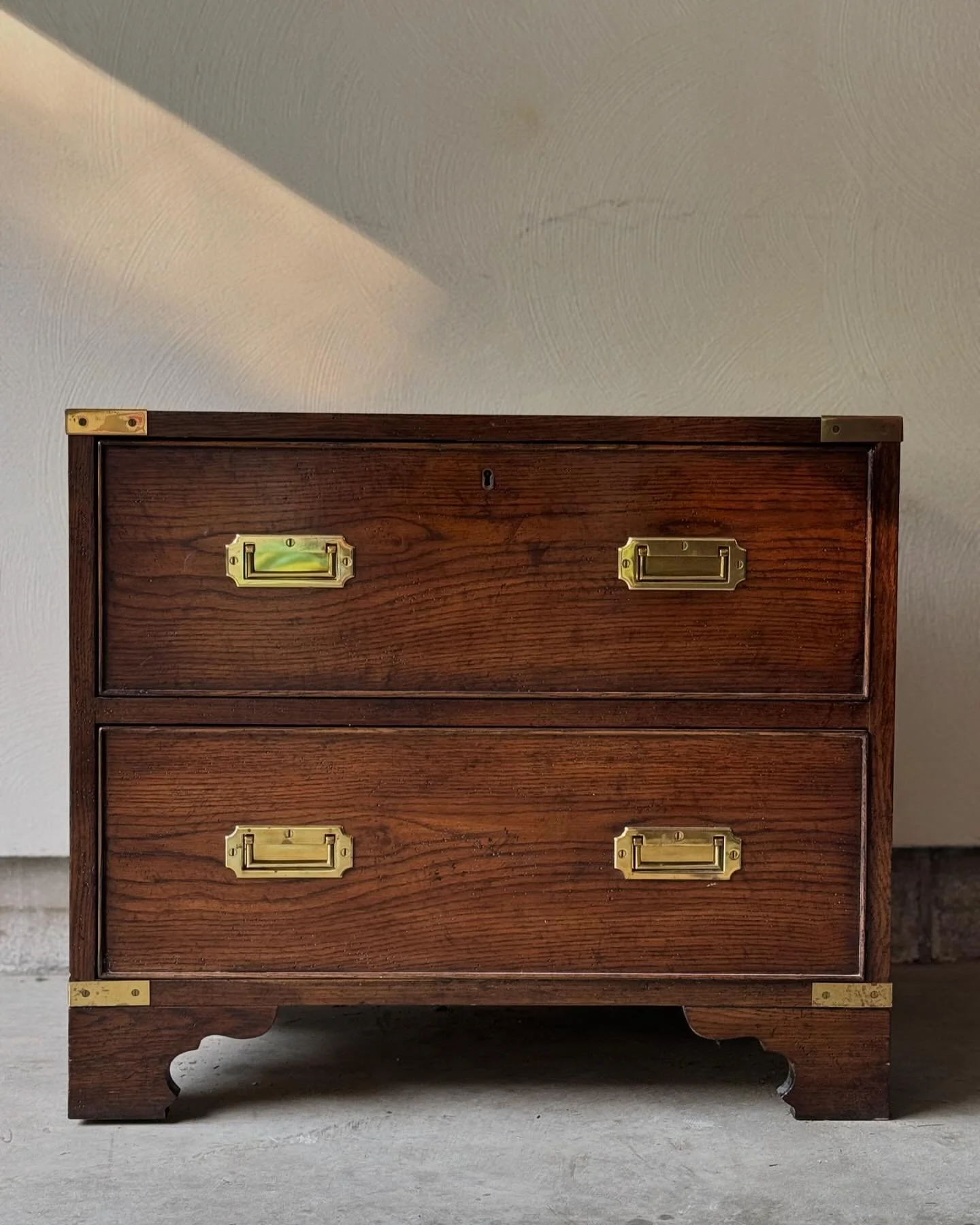 sourced the lovliest vintage art and nightstands 🥹 excited where these treasures find their new homes in current and upcoming projects + continuously fighting the urge to keep everything for myself