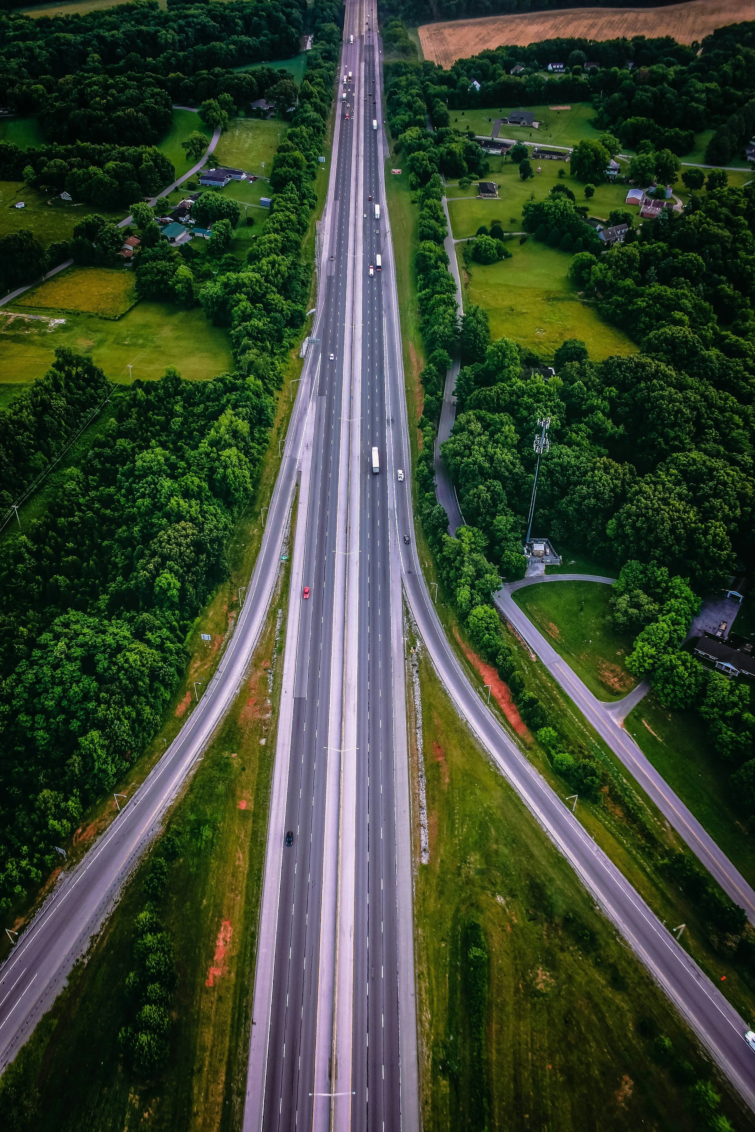 Swift Concurrency: Why are Tasks lightweight?