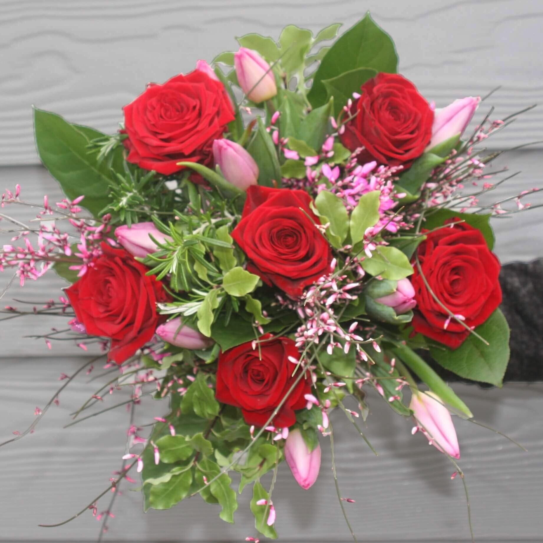 ROMANTIC SPRING BOUQUET
