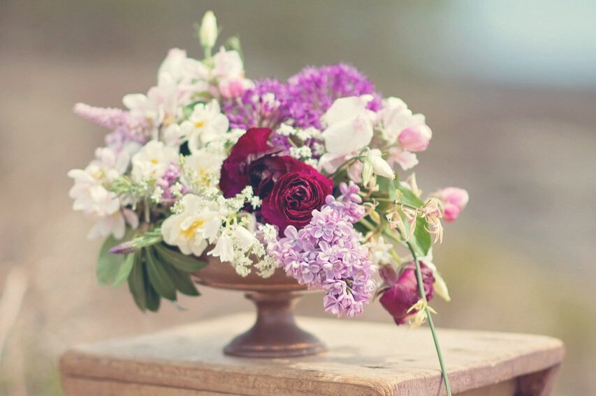 Spring+wedding+flowers+ranunculus+tablecentre.jpg