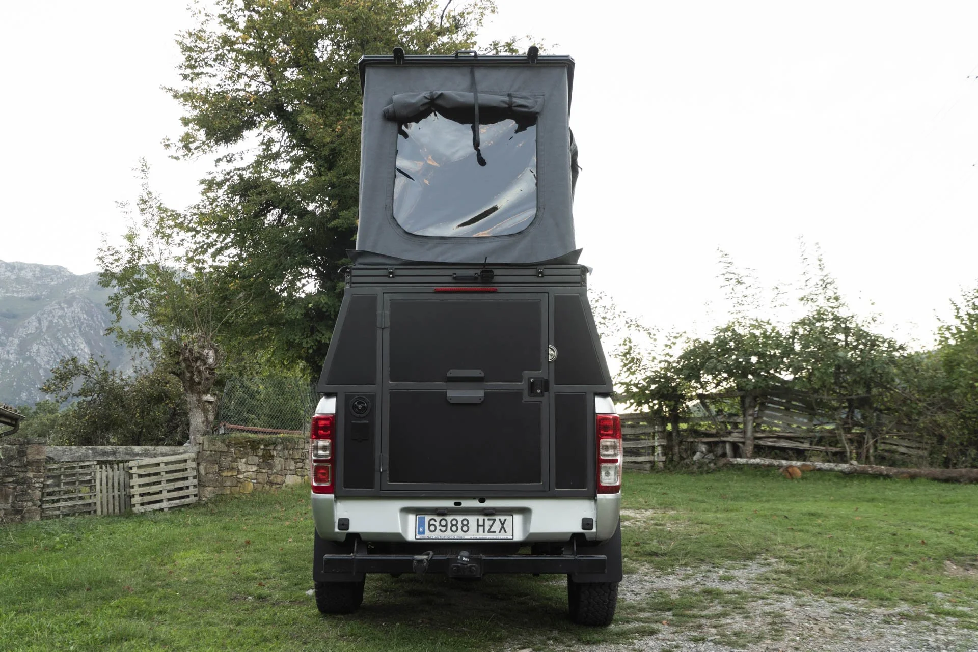 Ford Ranger Canopy abierta atras.jpg