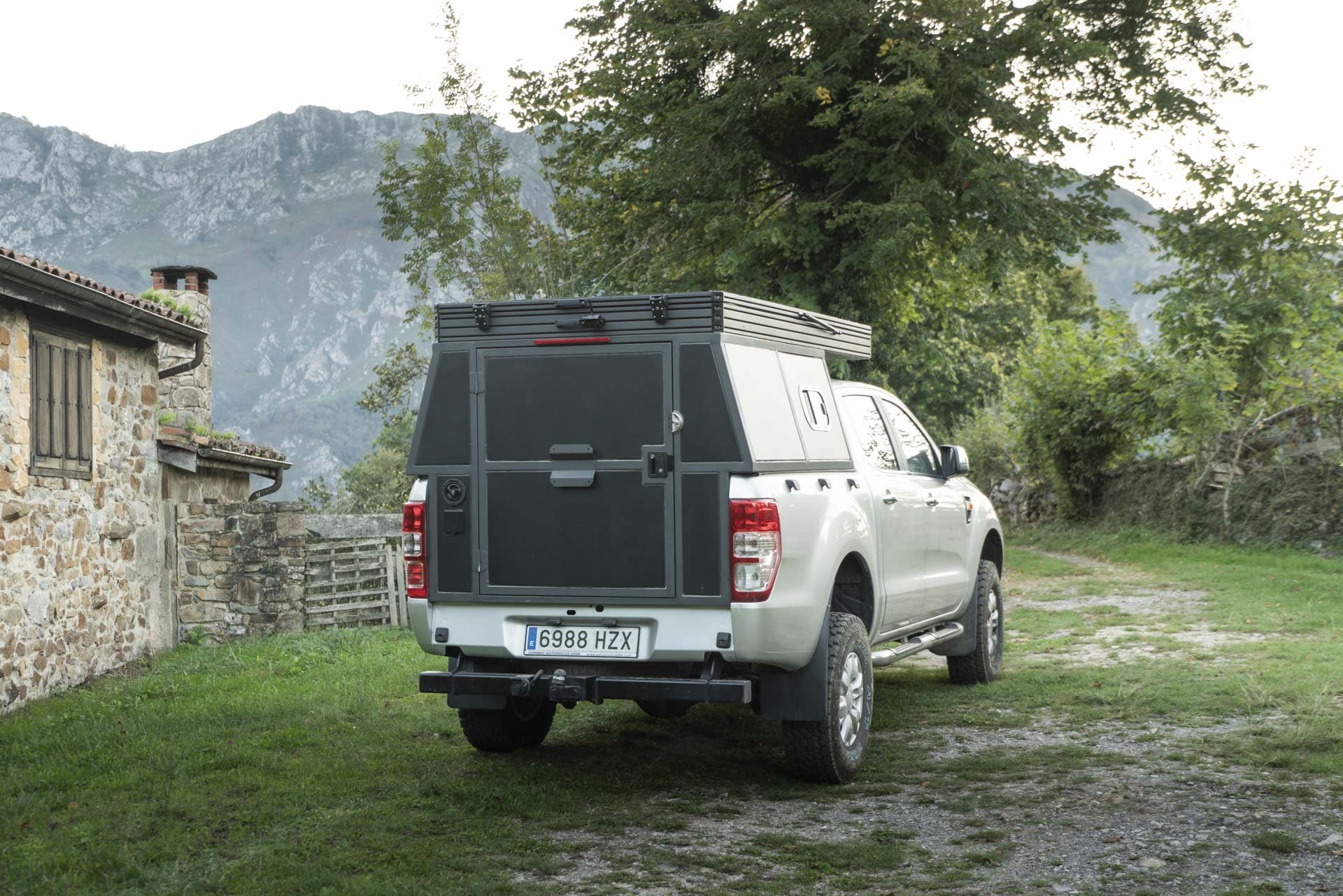 Ford Ranger Canopy parte trasera.jpg