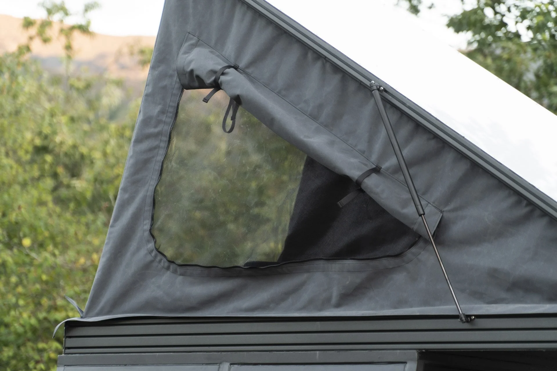 Ford Ranger Canopy ventana detalle.jpg