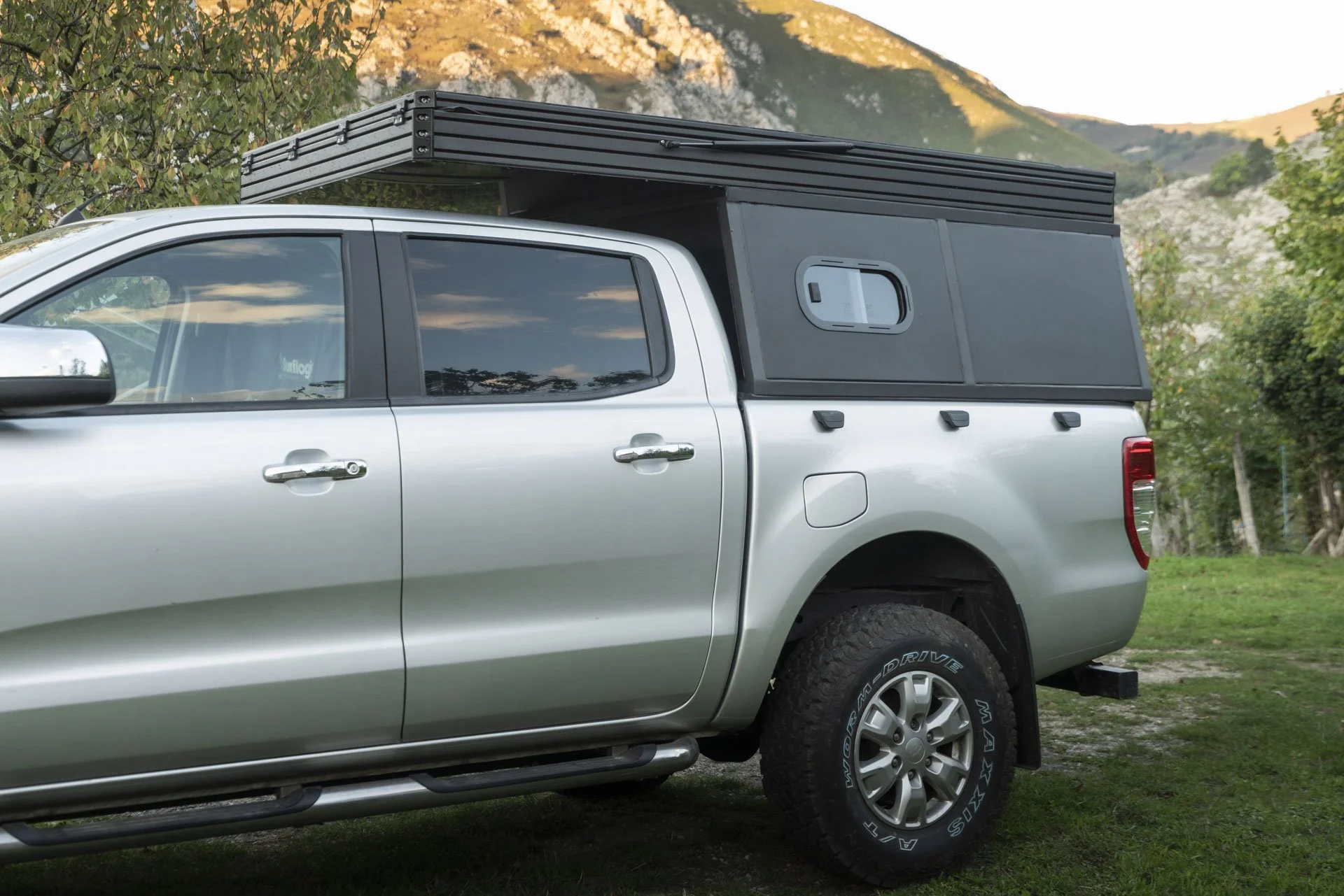 Ford Ranger Canopy ventana.jpg