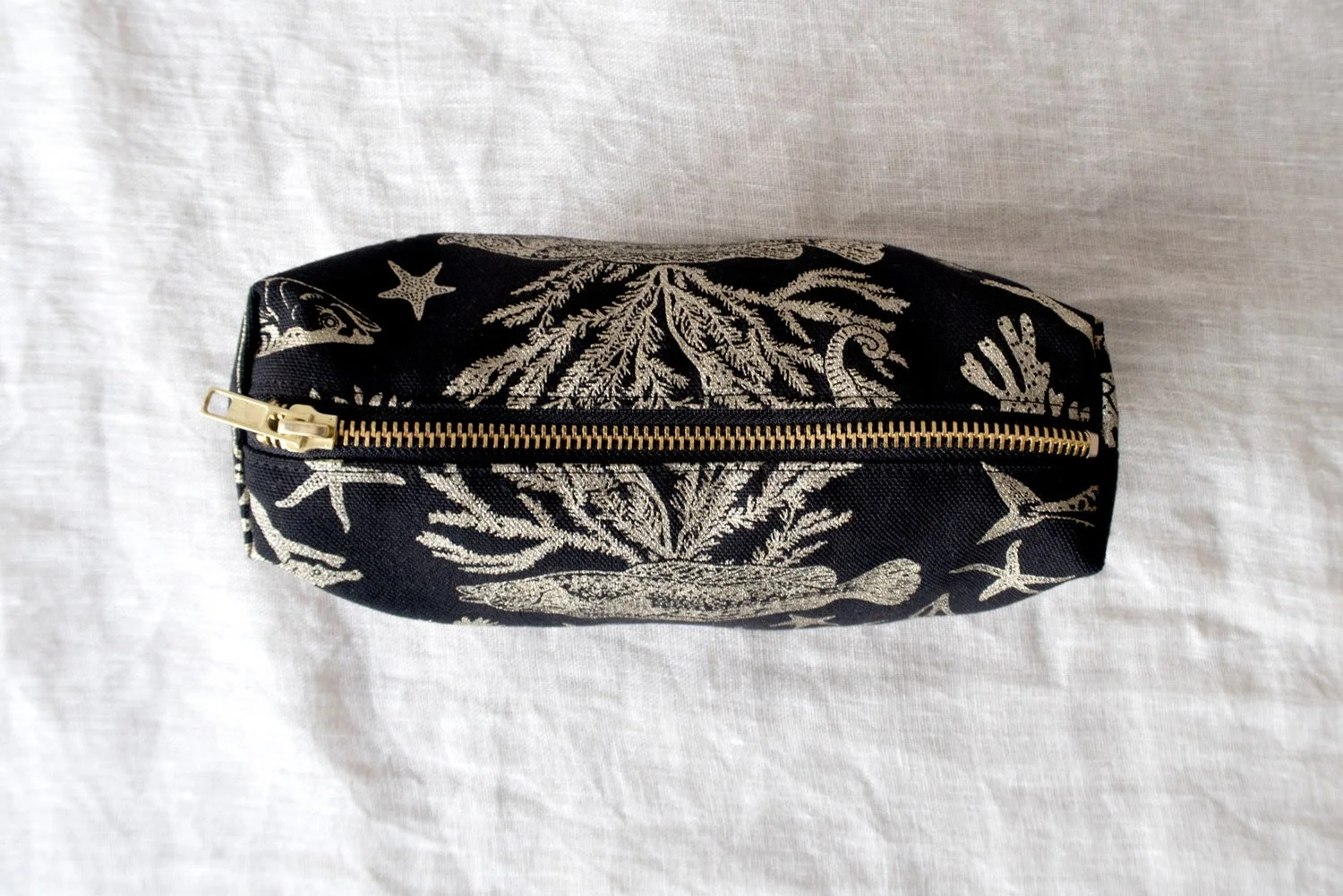 sophie-cheneviere-linen-pouchbag-black-gold-seaweed-fishes-hand-printed-03.jpg