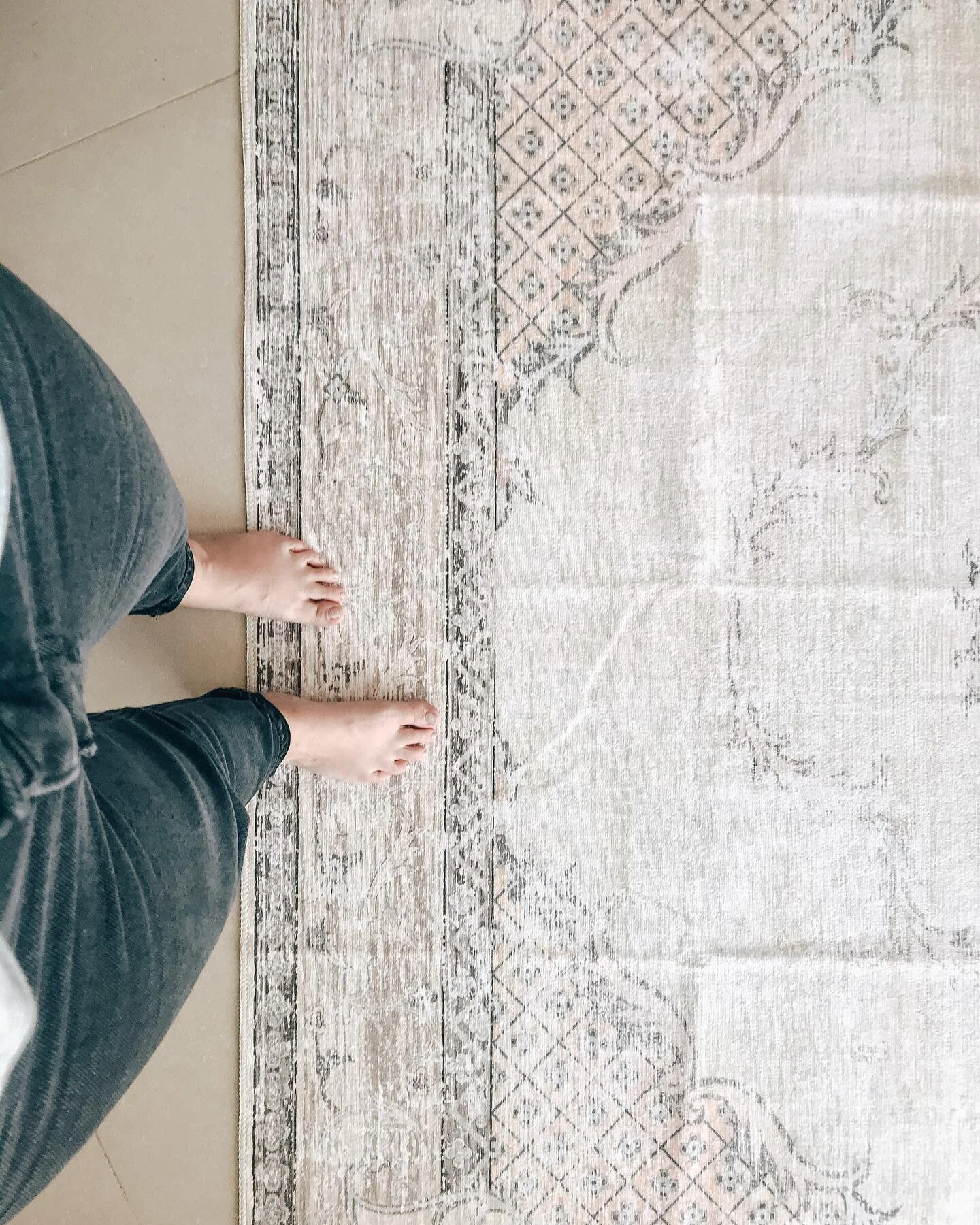 O W N  I T

Whatever it is, whatever your style, wherever you are - own it!

This is why I don&rsquo;t like trends.
We feel pressure to make our homes fit the styles we see on these little squares&hellip;

But actually, we just need to find our own s