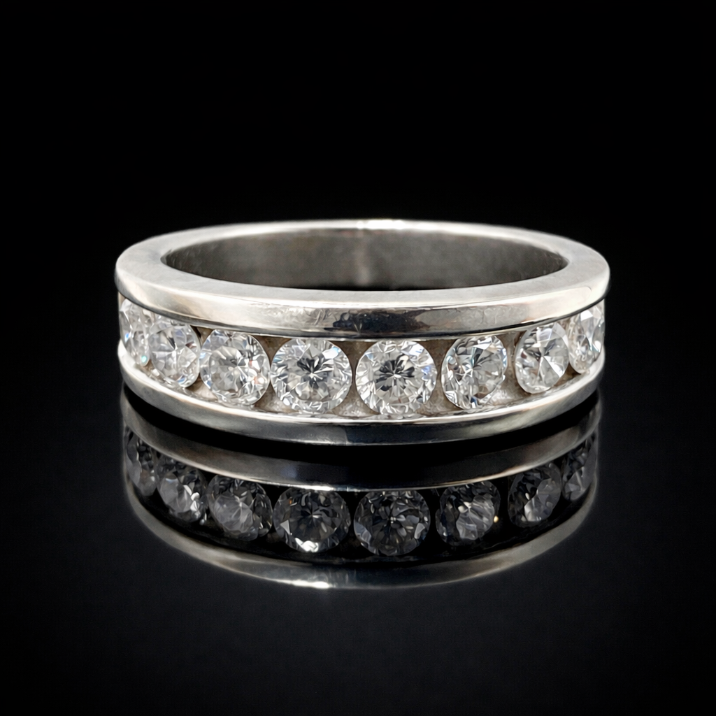 Silver diamond ring with reflection.png