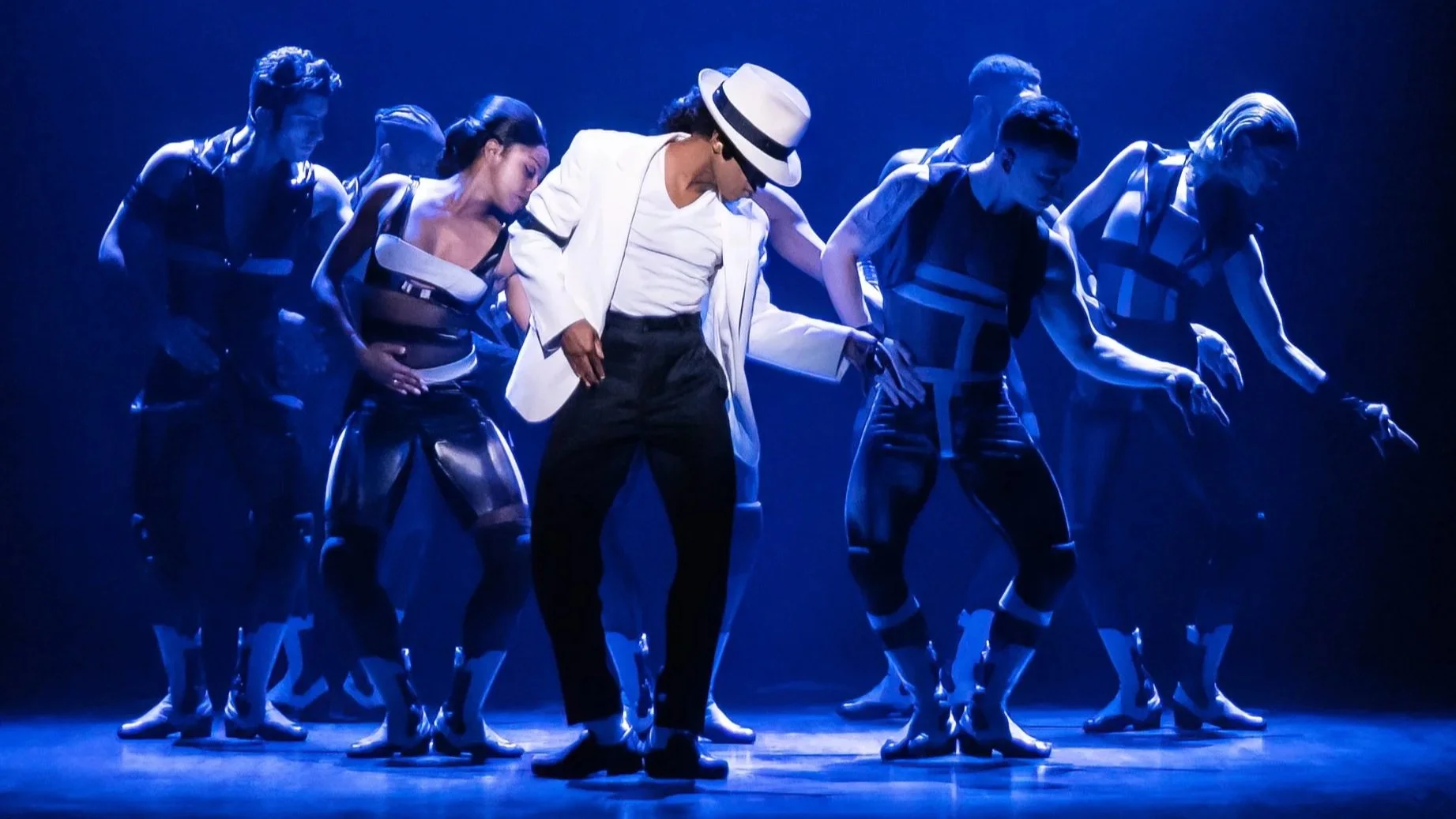 02.+Roman+Banks+as+%27MJ%27+and+the+cast+of+the+MJ+First+National+Tour.+Photo+by+Matthew+Murphy%2C+MurphyMade.jpg
