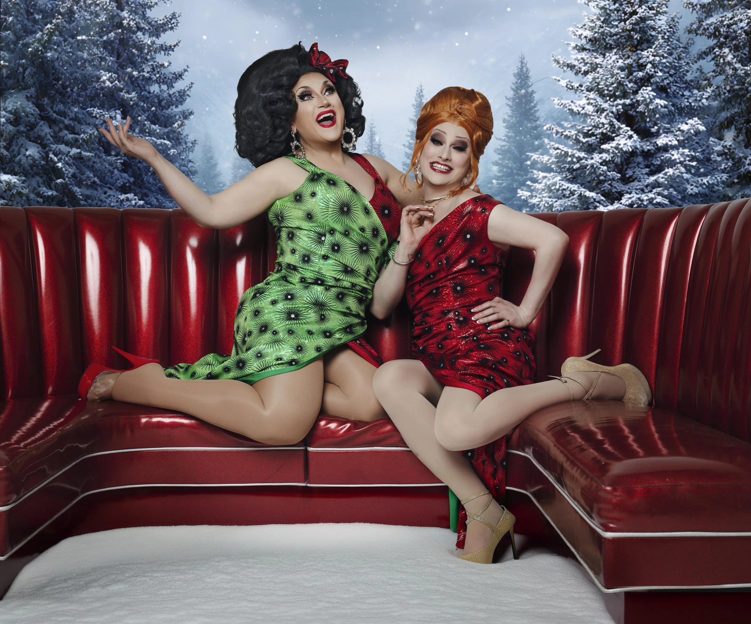 jinkx and dela  sitting 1 new.jpg