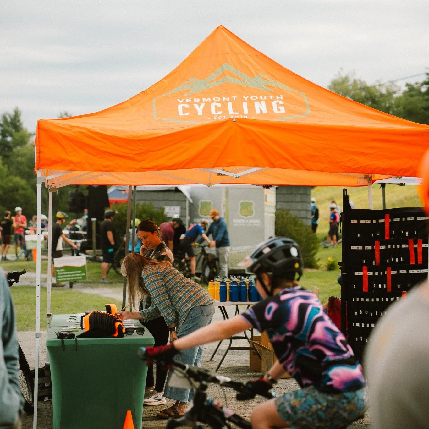 Next weekend at @burkemountainofficial  is a two-day racing weekend, and we need more volunteers than ever to make sure it&rsquo;s safe, smooth, and FUN for everyone.

Whether you can marshal a course, help with registration, lend a hand between race