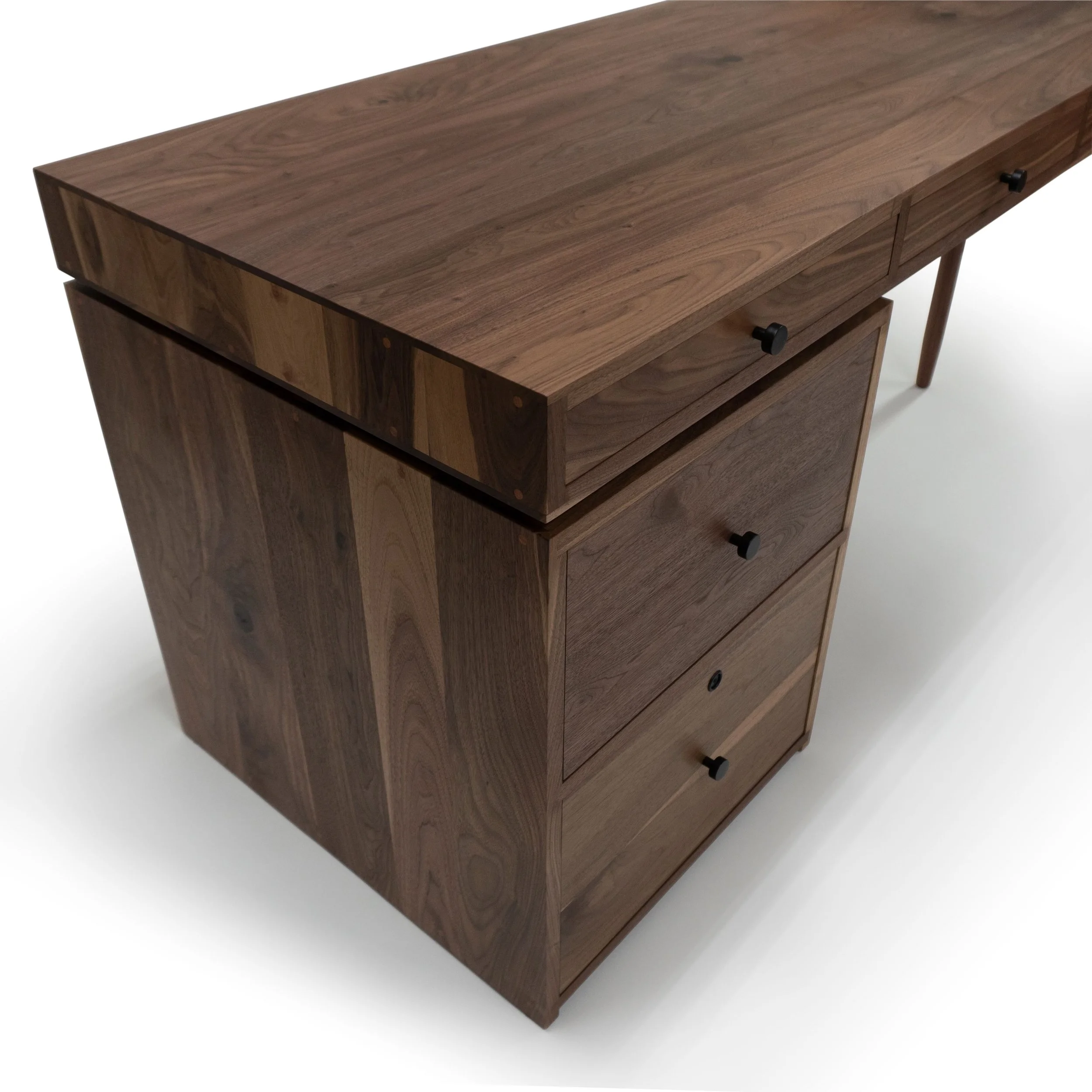 Aurelius Desk corner in walnut