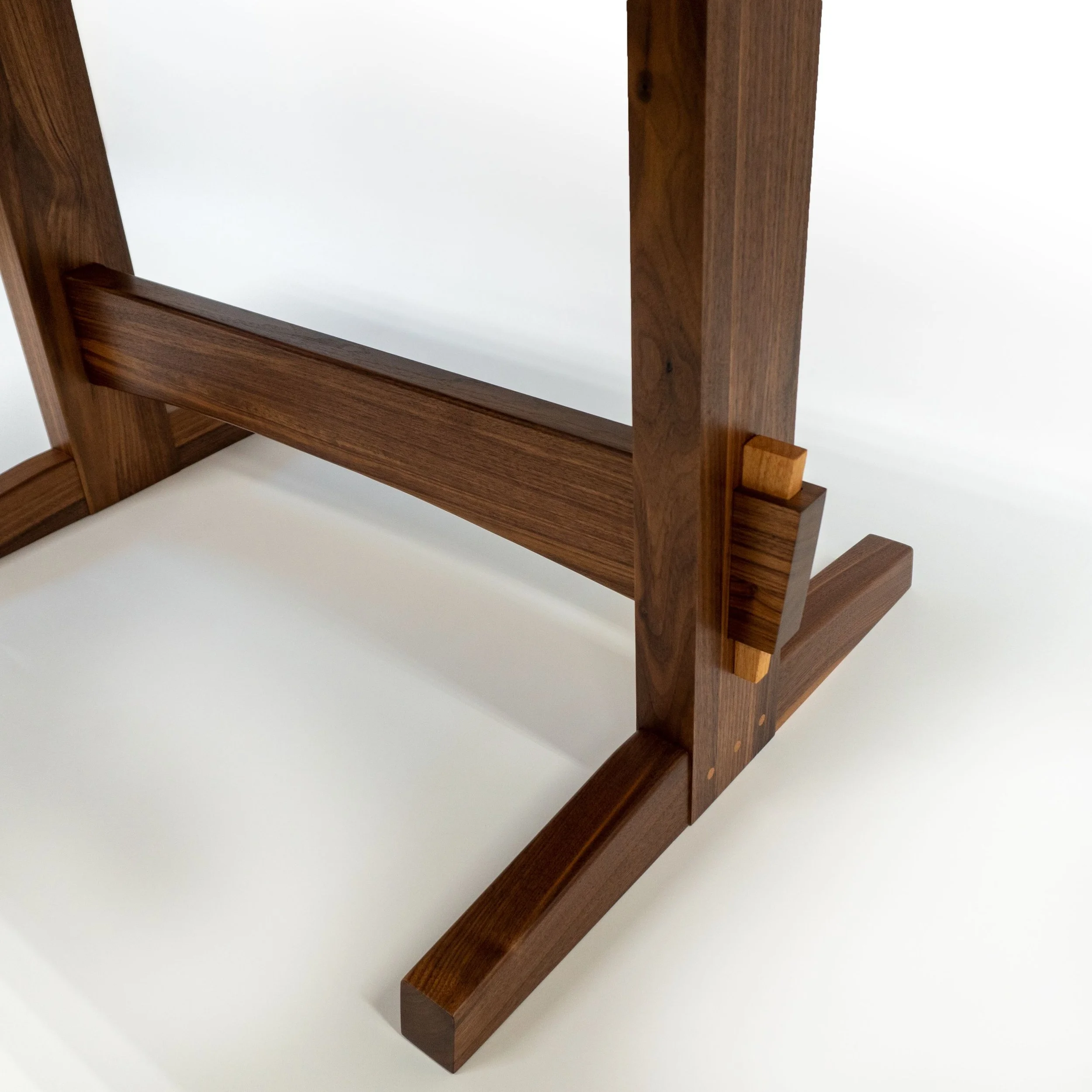 Pericles Table tusk in black walnut