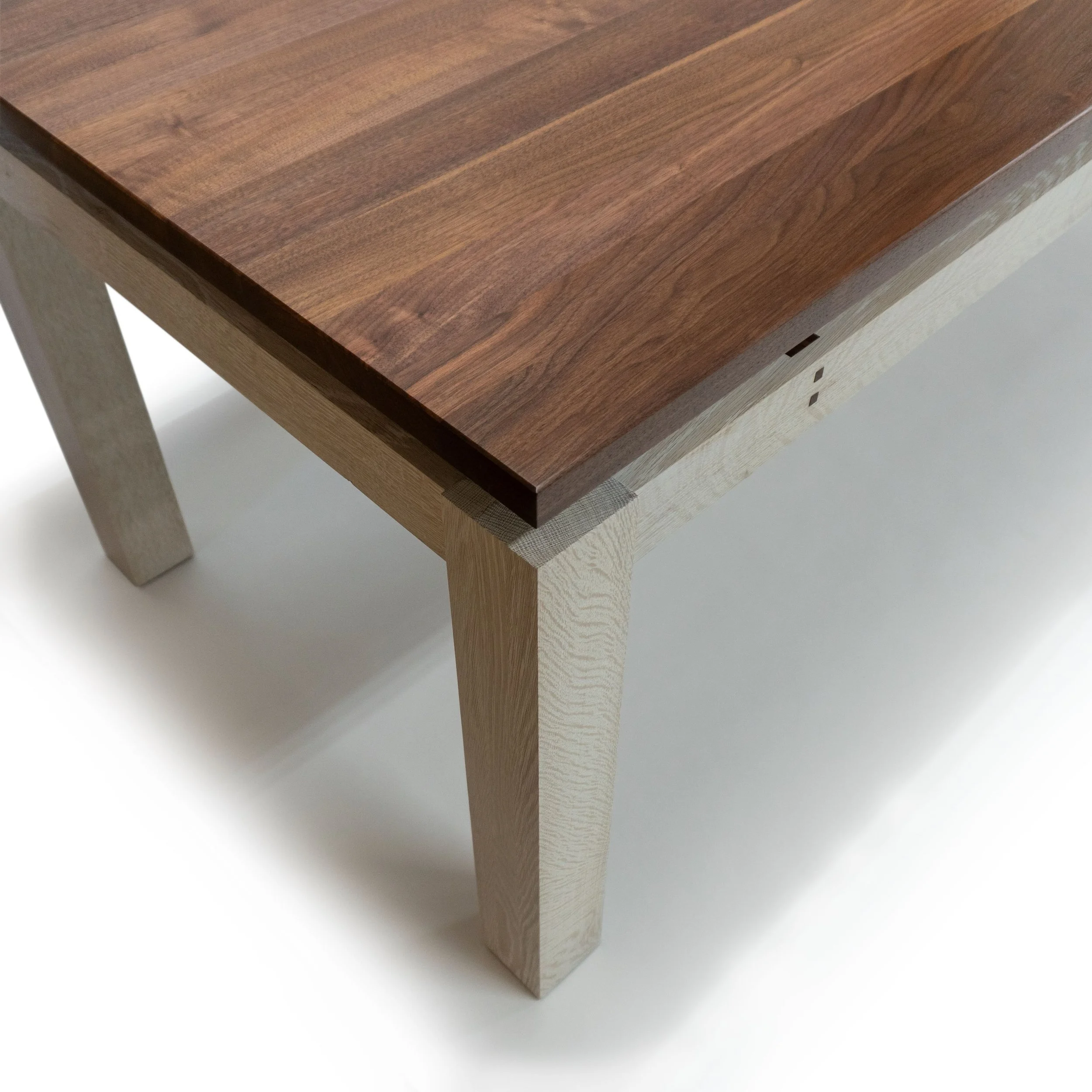 Trajan Table corner in walnut and white oak