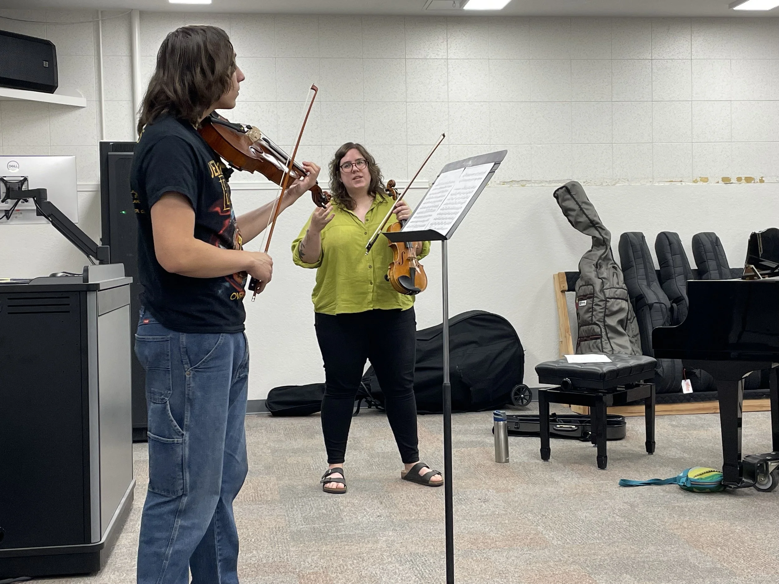 Kate Bivona violinist, violin teacher, violin performer.