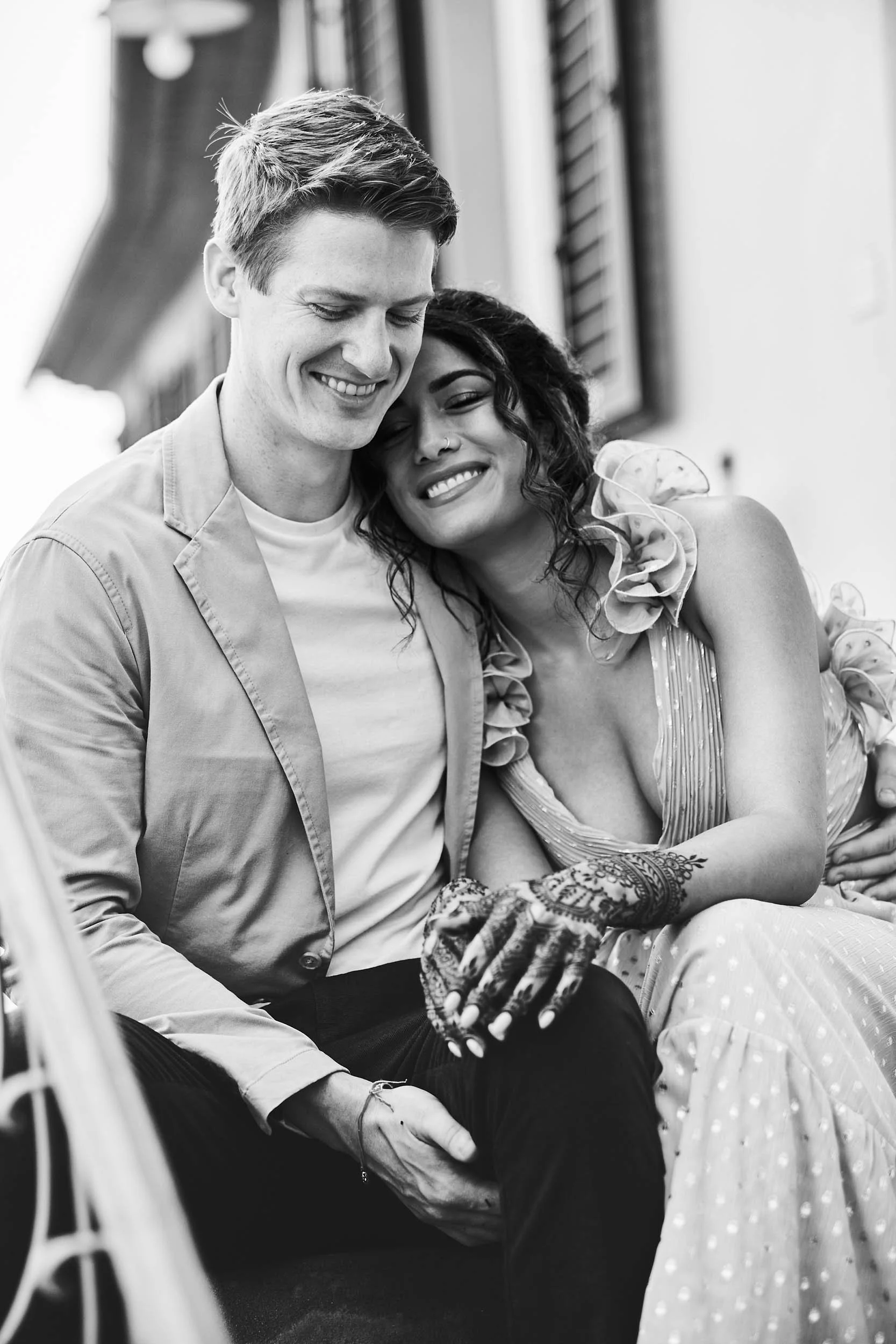 Natural black and white portrait of the couple