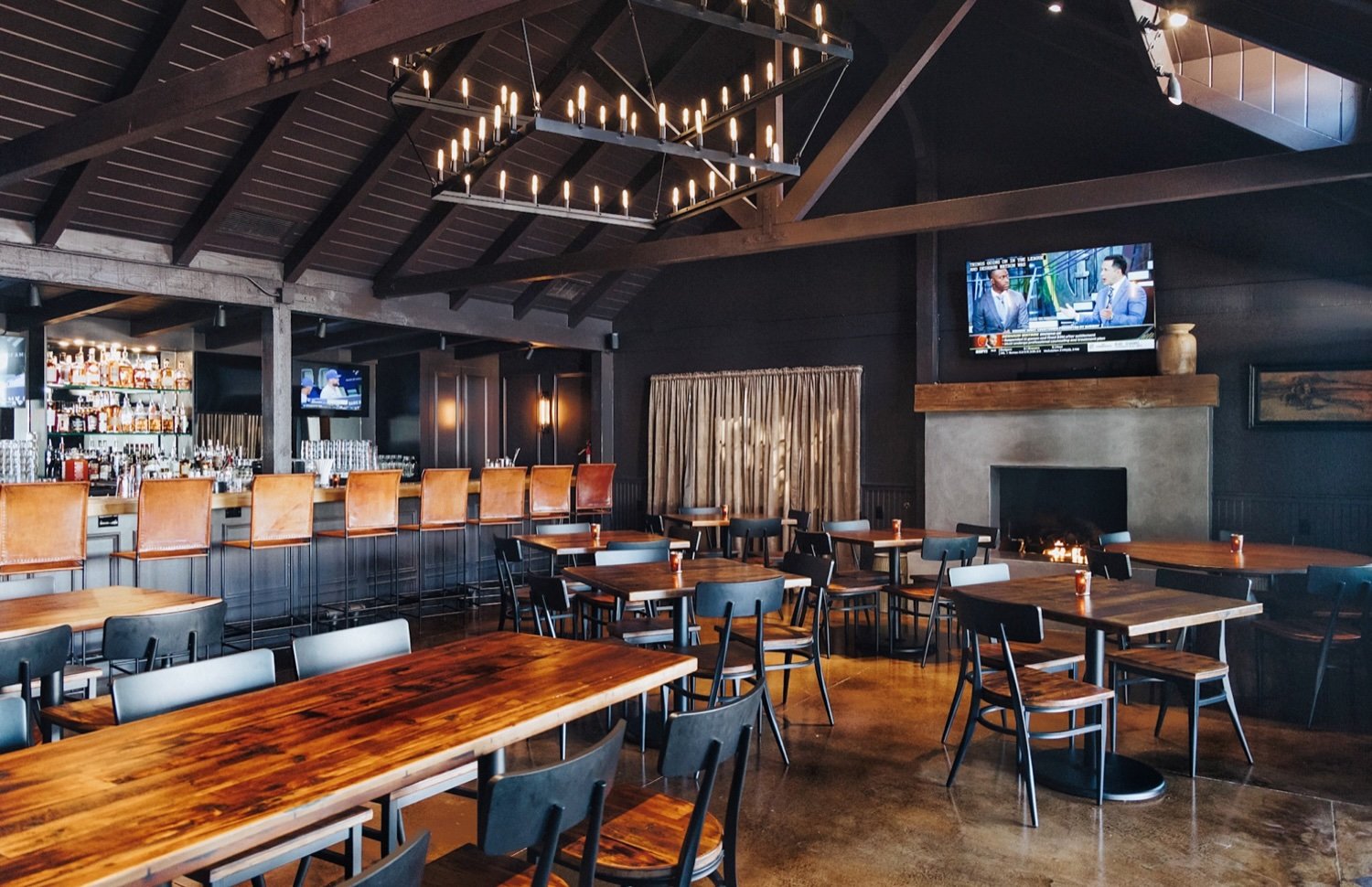 WhiskeyNRye_Interior_Courtesy of Whiskey 'N Rye.jpg