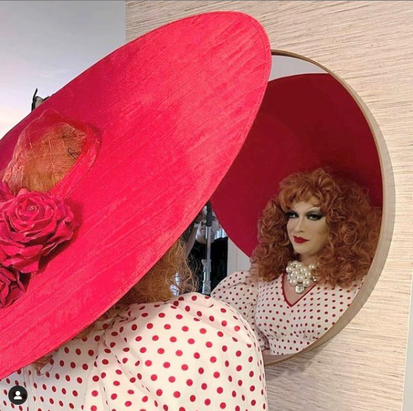 Hat for https://www.instagram.com/ladychampagneb/