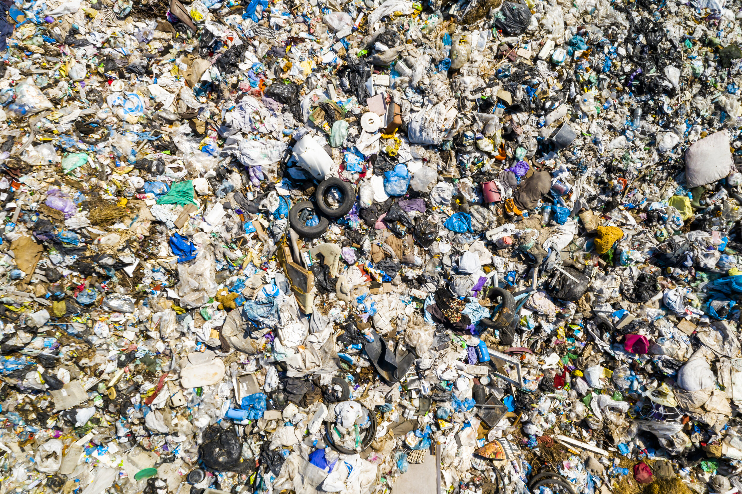 aerial-view-of-dump-in-forest-pollution-concept-to-4NVSAJW.jpg