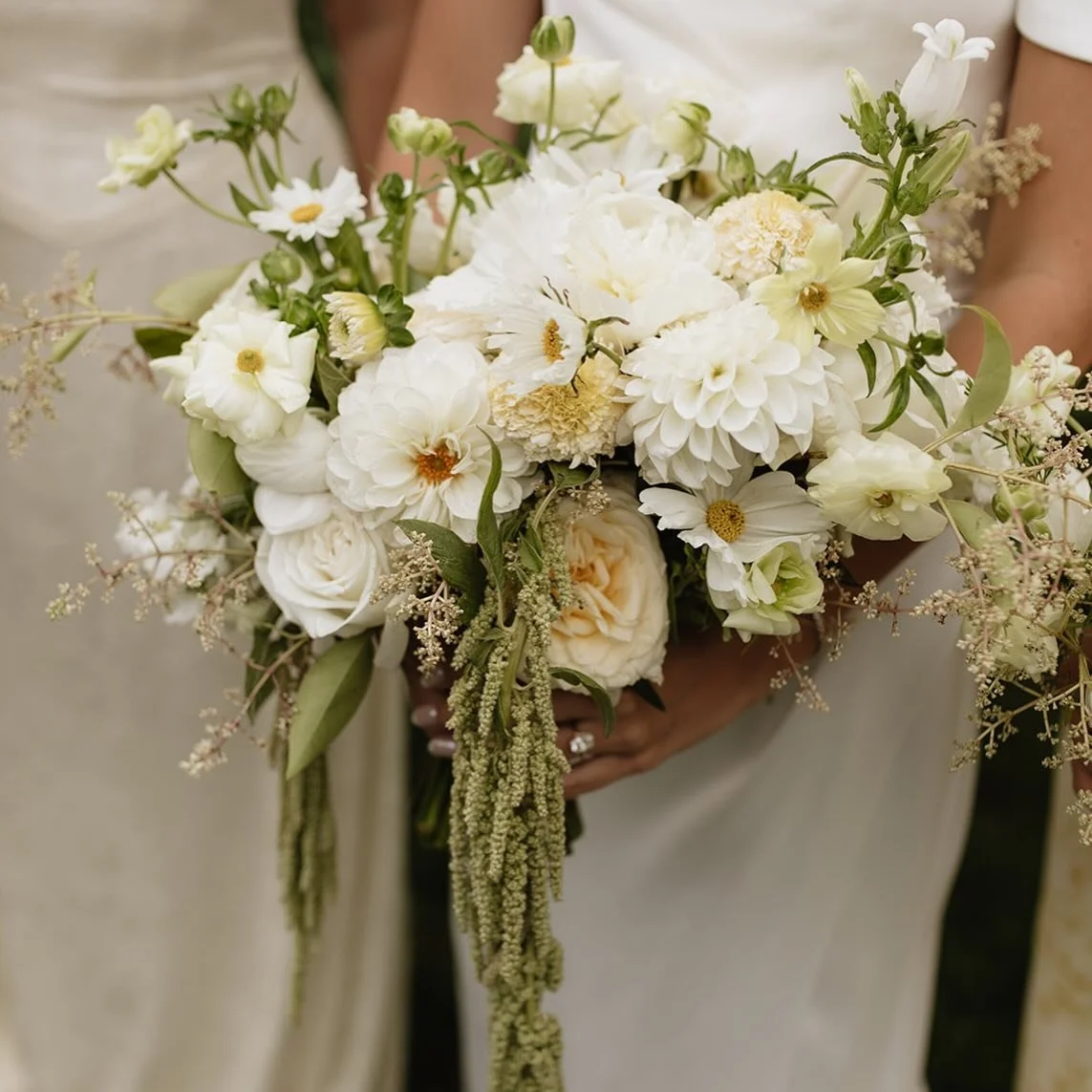 Justine + Dylan  White blooms, a touch of yellow, and the woods doing what they do best ✨🌲simply magical.  @nicoleryannphoto @blackstoneriversranch @olivetheoryeventco @alyce.in.flourland #woodlands wedding #whiteweddingflorals #forestwedding #color