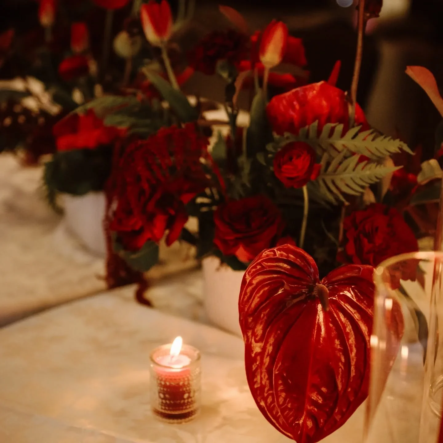 A monochrome tablescape designed in layers of red 🍒 &hearts;️ and candlelight brought depth, warmth, and romance to this St. Julien reception. 
.
Photography @lizweitz 
Planning @collectivebysachs 
🌹@snowberryfloralco 
.
.
#WeddingTablescape #RedWe