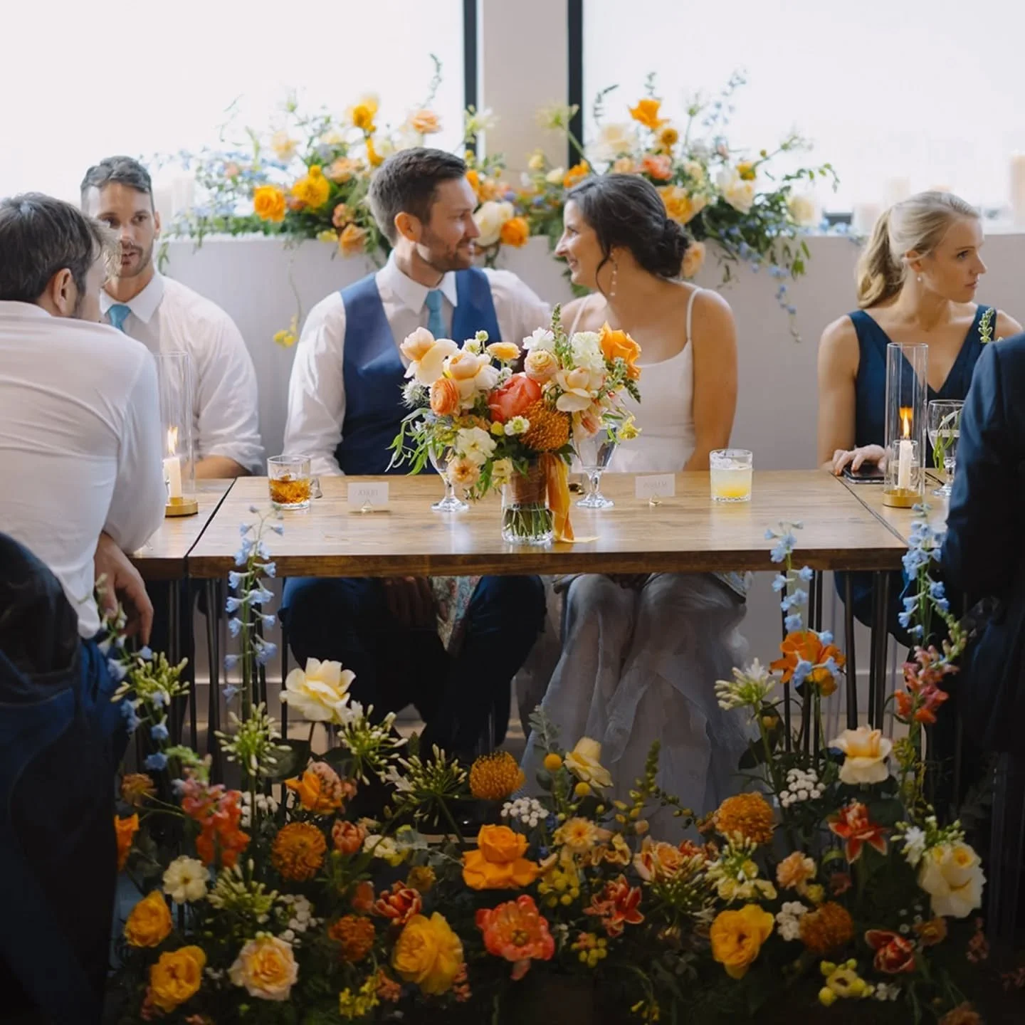 Golden hour tones, garden movement, and a head table designed to feel like it grew there, to feel abundant, natural, and full of joy. 🌼✨ We don't show up to be subtle! 💅🏼
.
Photography / @lizosban
Venue / @thesimonevents
.
#WeddingFlorals #HeadTab