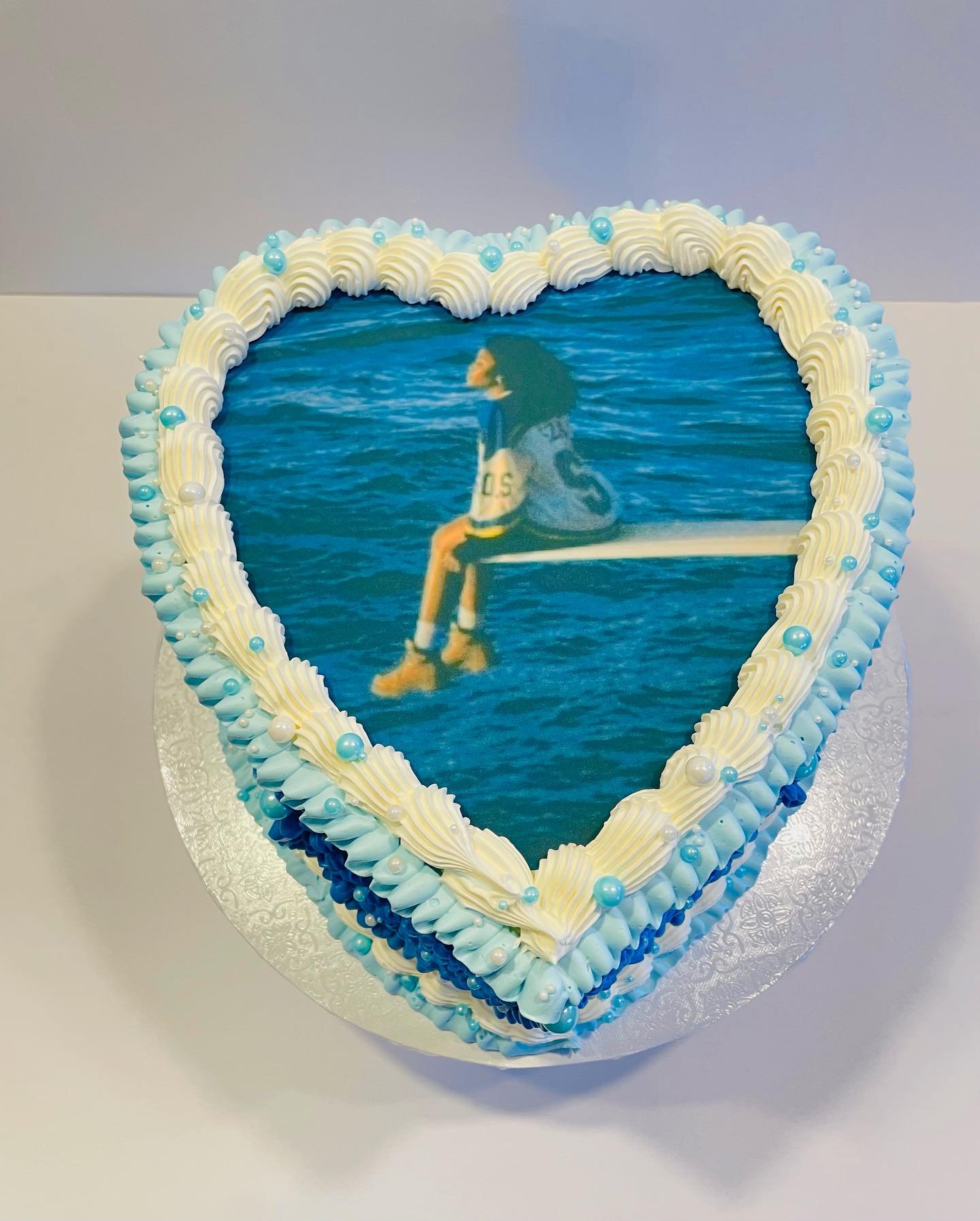 💙 birthday cake for a @sza fan!

#heartcakes #vintagecake #mamaramsaysdesserts #mamaramsay #whenyoucalljustaskformama #edibleimagecake #Moderncake #customcakesatlanta #thebakefeed #bakestagram #bakinggoals #instayum #girlcakes #ilovebaking #atlantac