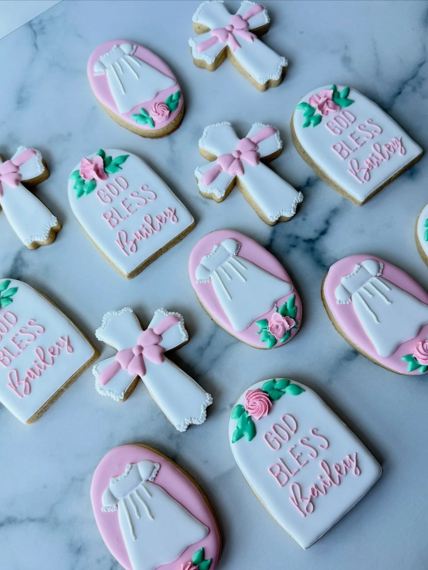 How adorable are these cookies for Bailey&rsquo;s christening?! I can&rsquo;t get over how cute these came out ✝️🎀💕

#christeningcookies #baptismcookie #girliecookies #customcookiesatl